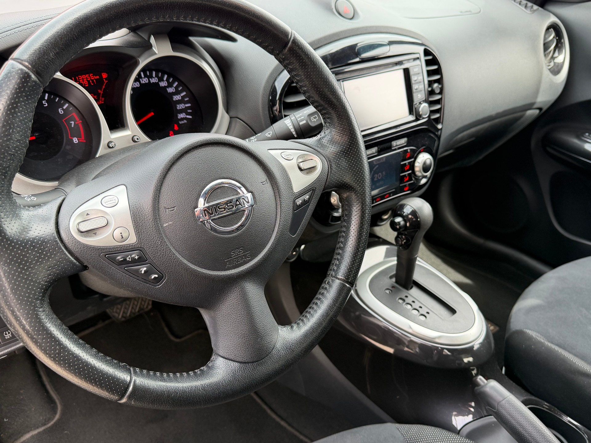 NISSAN Juke 1.6 tekna Xtronic CVT-image-4