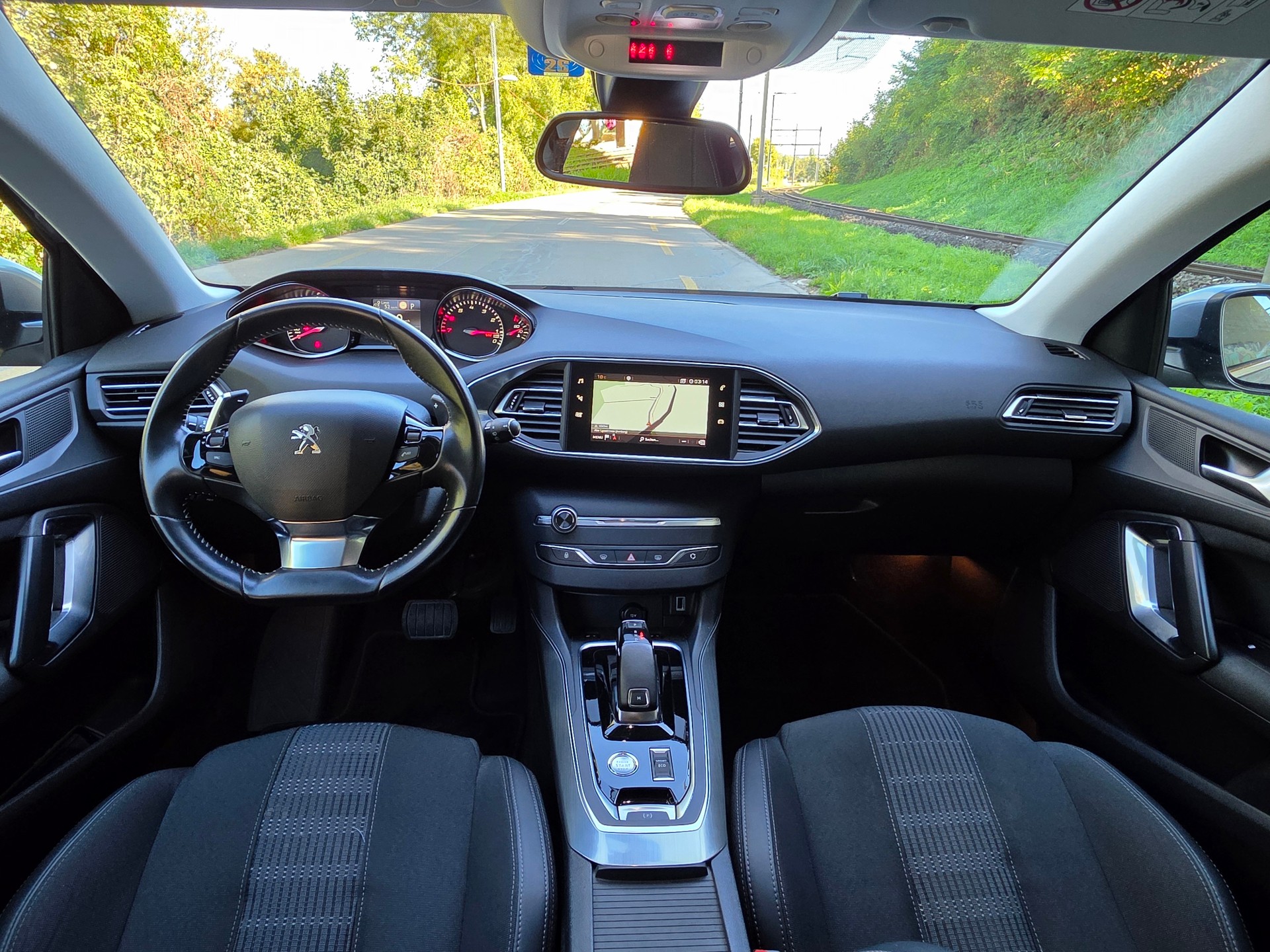 PEUGEOT 308 SW 1.2 Pure Tech Allure EAT8 / Neu ab Mfk.-image-11