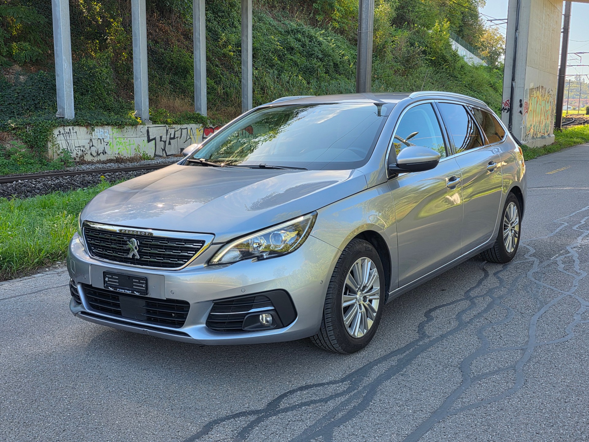 PEUGEOT 308 SW 1.2 Pure Tech Allure EAT8 / Neu ab Mfk.-image-0