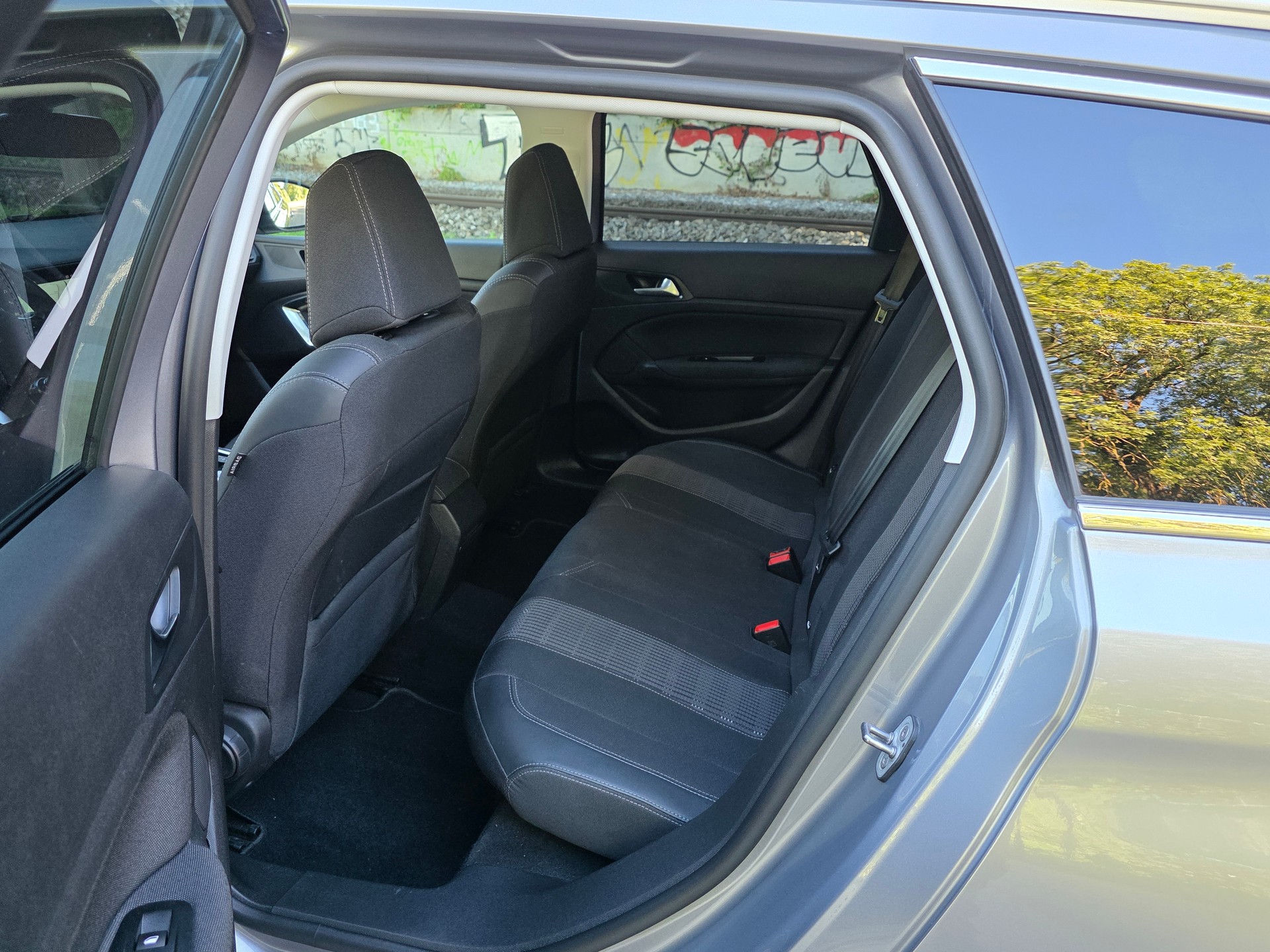 PEUGEOT 308 SW 1.2 Pure Tech Allure EAT8 / Neu ab Mfk.-image-9