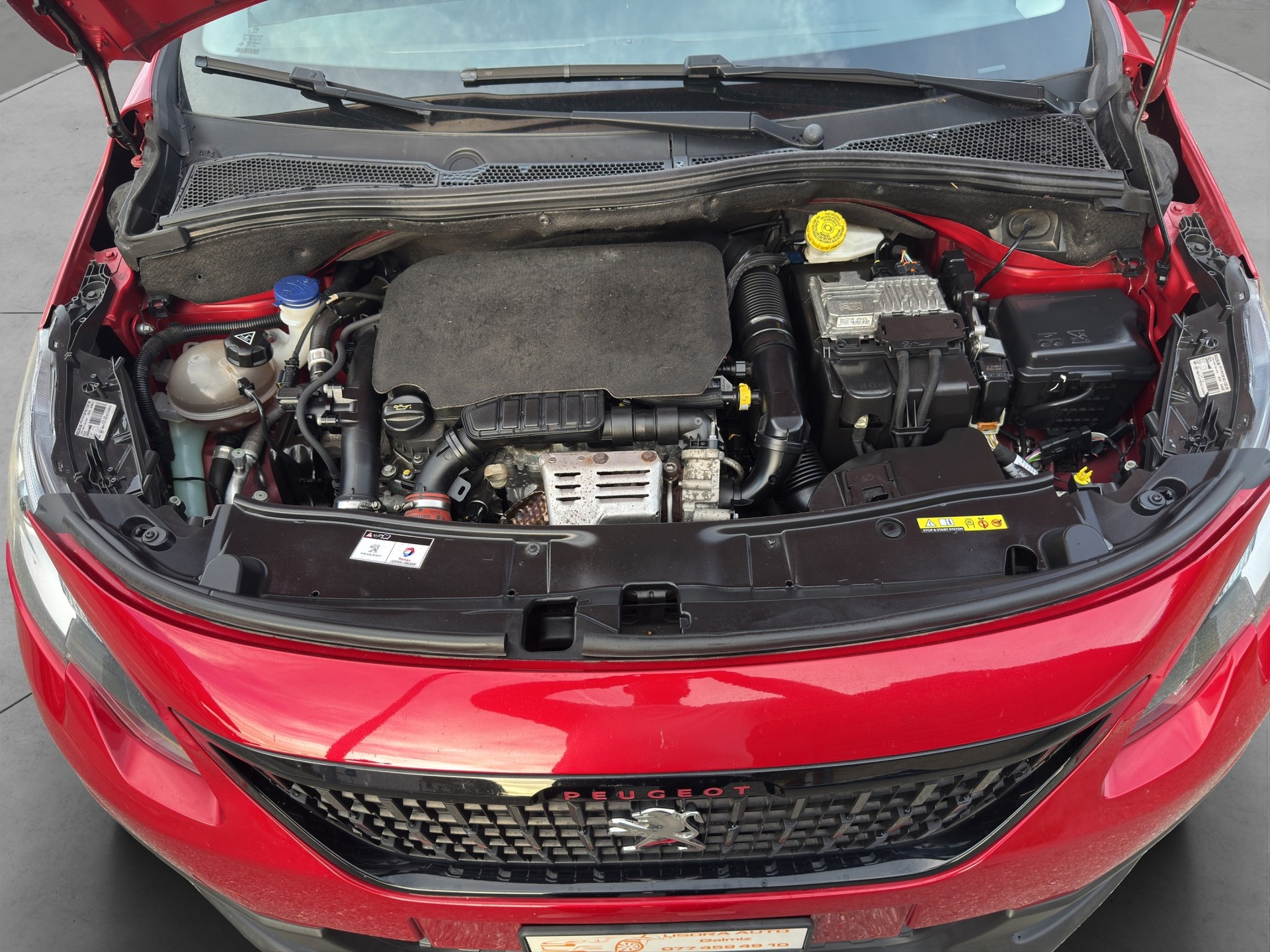 PEUGEOT 2008 1.2 PureTech GT Line-image-9