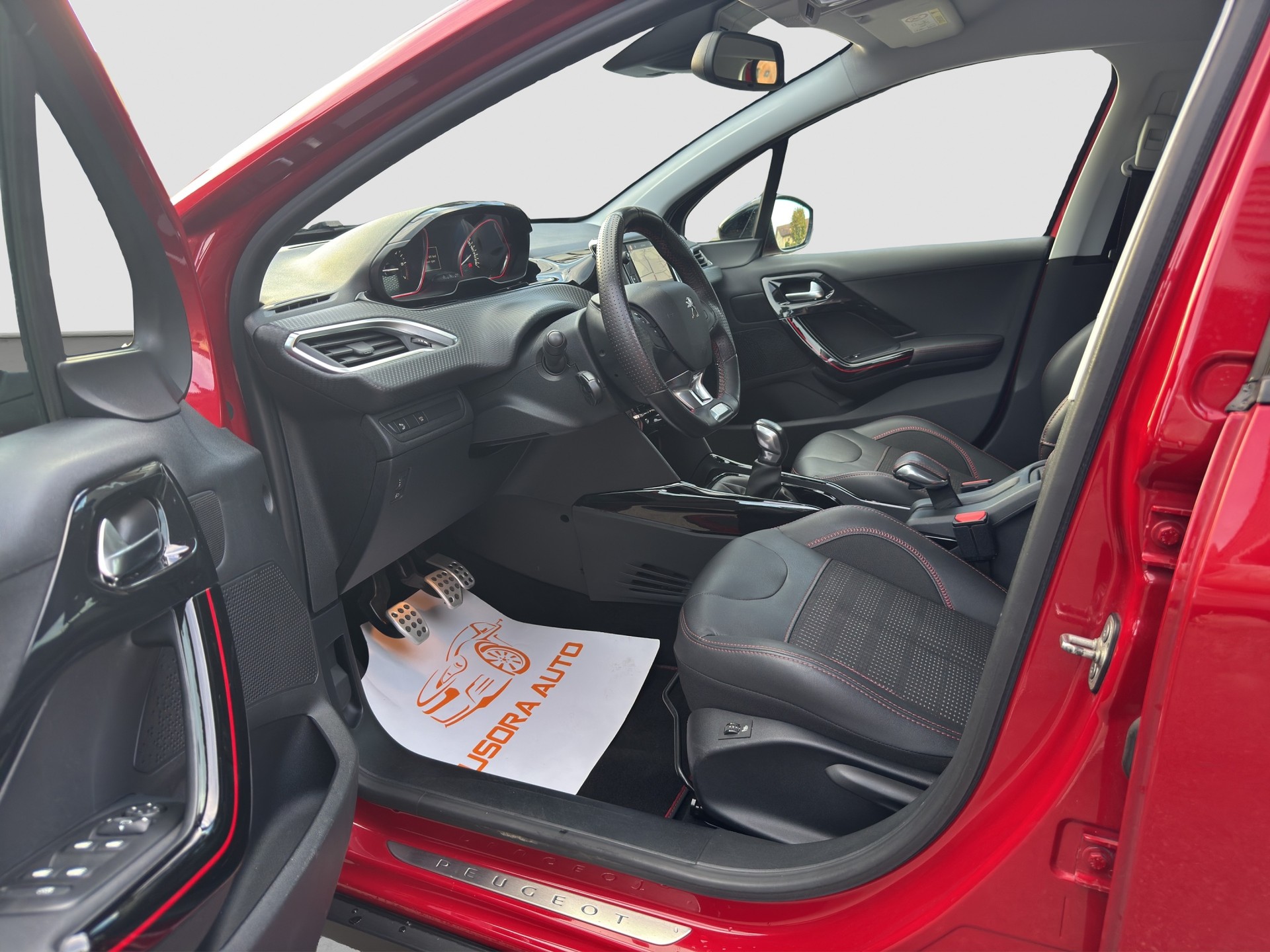PEUGEOT 2008 1.2 PureTech GT Line-image-12