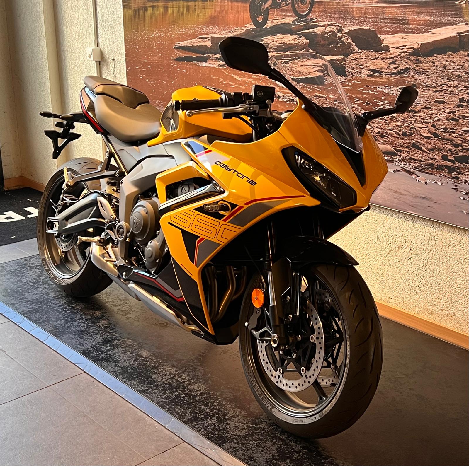 TRIUMPH Daytona 660-showroom-element-1