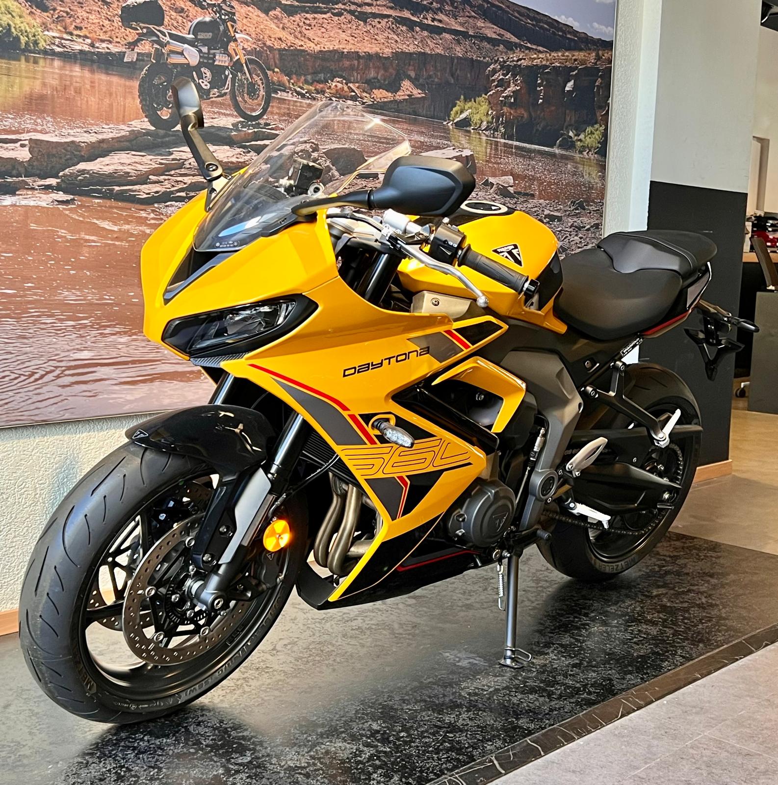 TRIUMPH Daytona 660-showroom-element-2