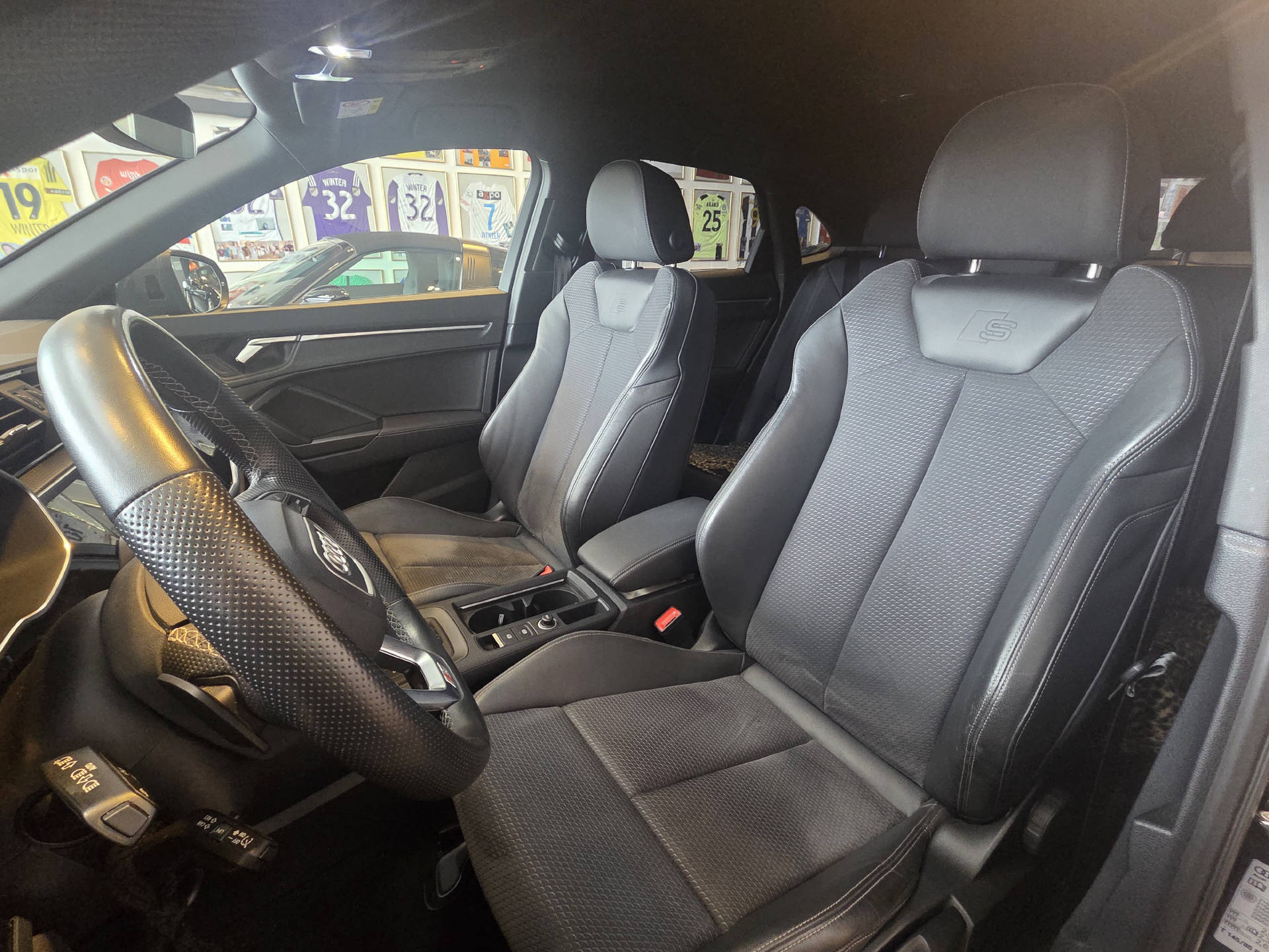 AUDI Q3 Sportback 2.0 40 TFSI S line quattro S-Tronic-image-11