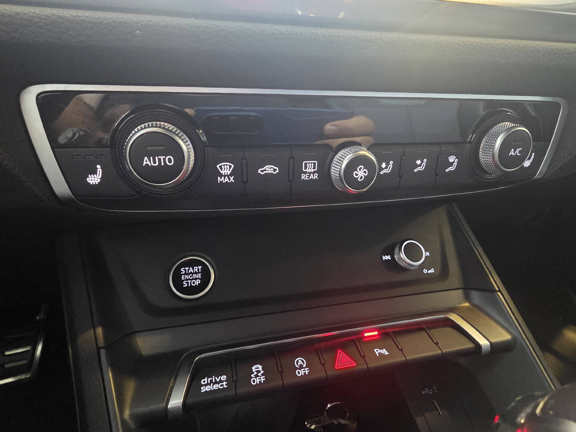 AUDI Q3 Sportback 2.0 40 TFSI S line quattro S-Tronic-image-22