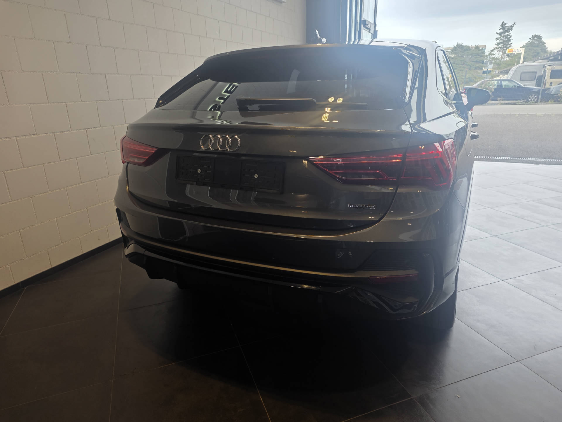 AUDI Q3 Sportback 2.0 40 TFSI S line quattro S-Tronic-image-4