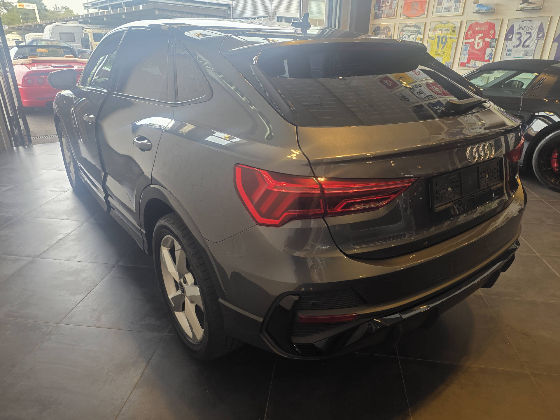 AUDI Q3 Sportback 2.0 40 TFSI S line quattro S-Tronic-image-5