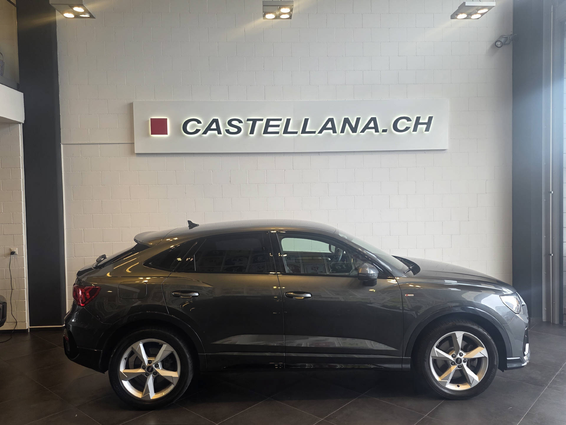 AUDI Q3 Sportback 2.0 40 TFSI S line quattro S-Tronic-image-6
