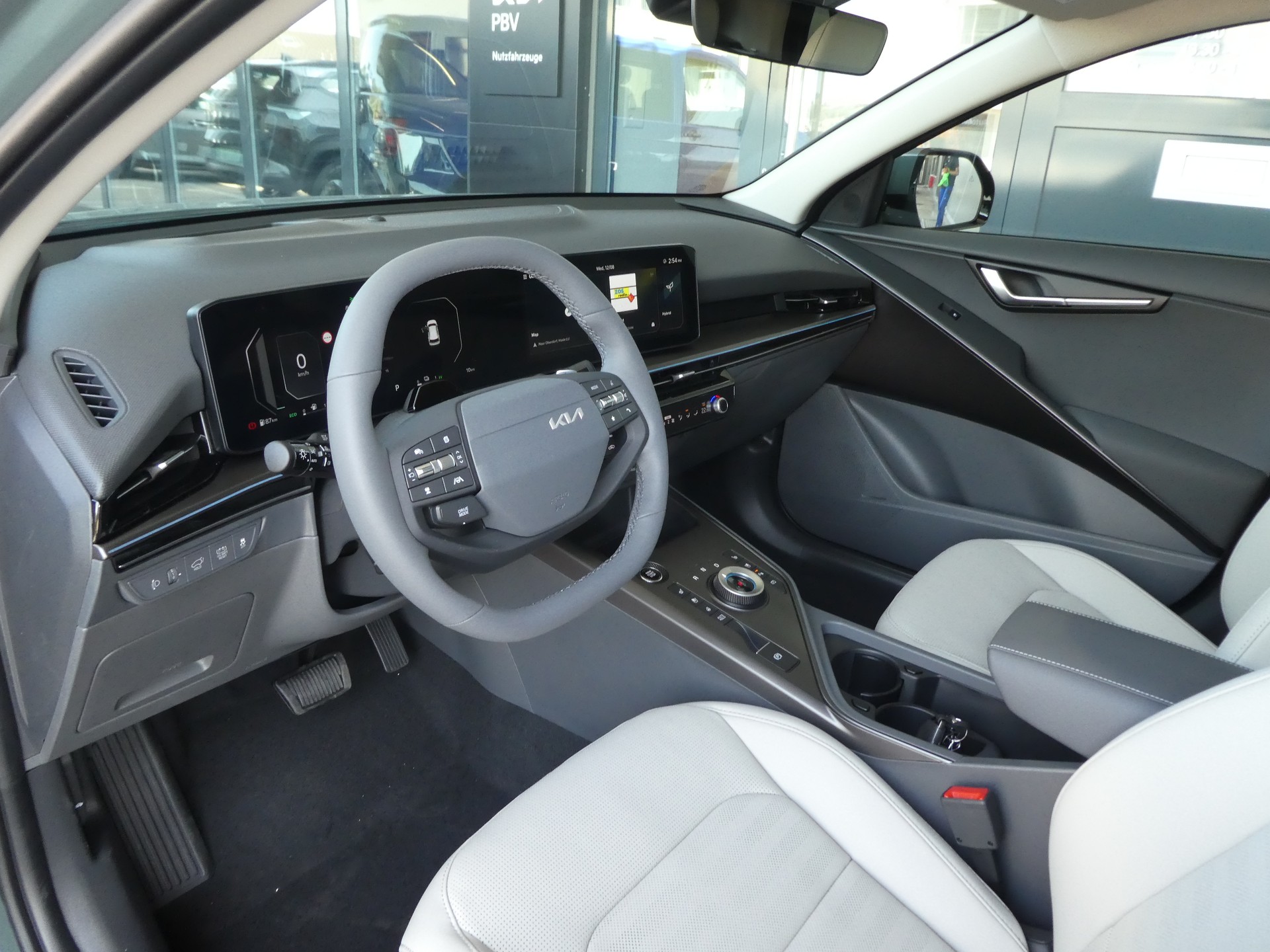 KIA Niro 1.6GDi Hybrid Style DCT-image-2
