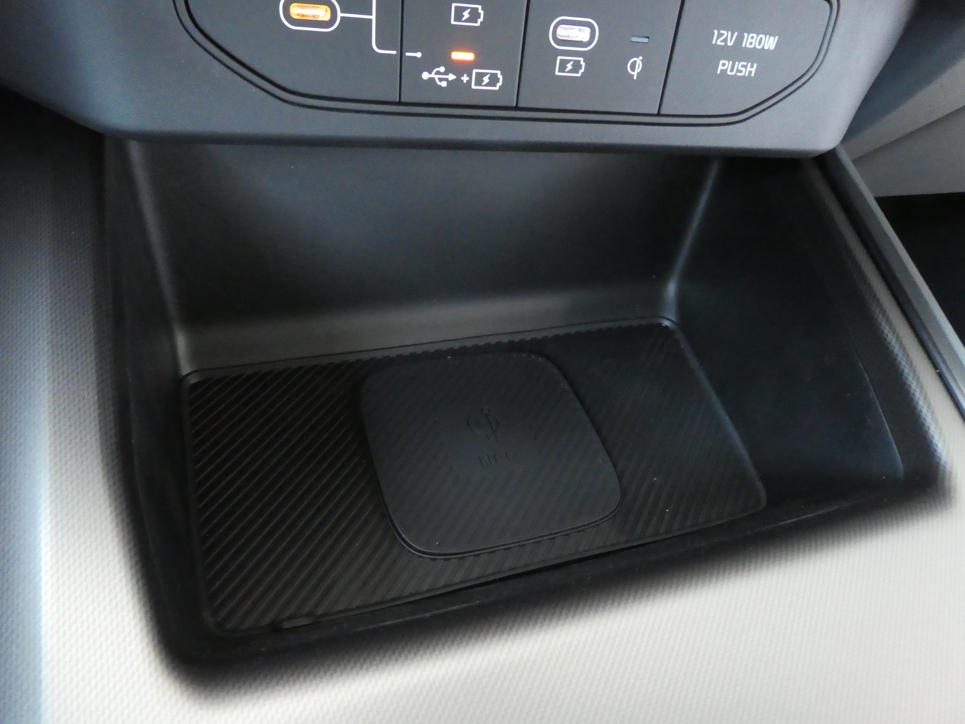 KIA Niro 1.6GDi Hybrid Style DCT-image-14