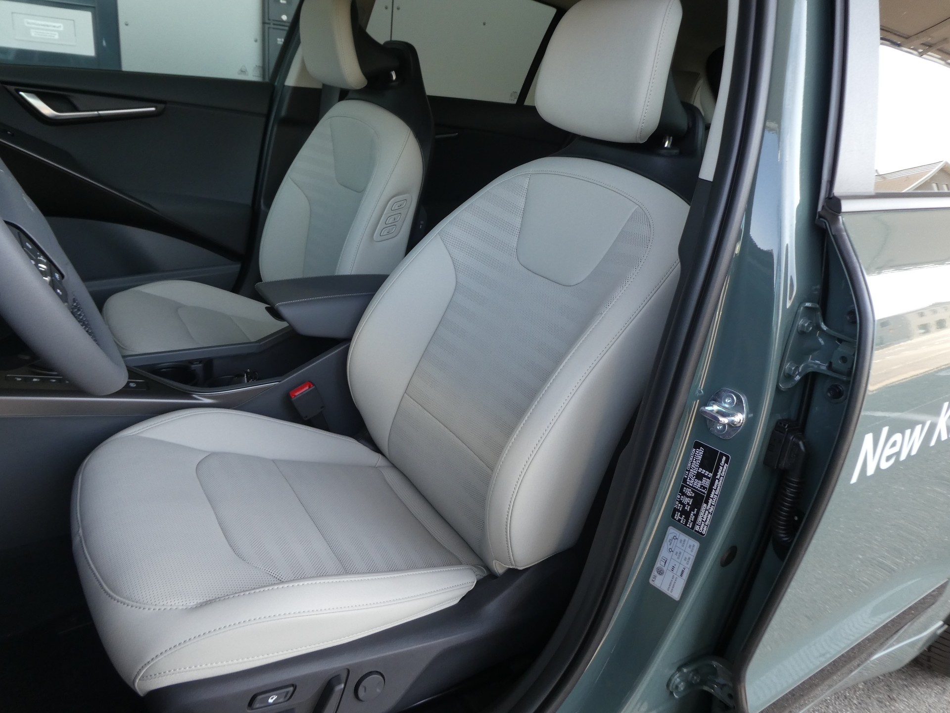KIA Niro 1.6GDi Hybrid Style DCT-image-9