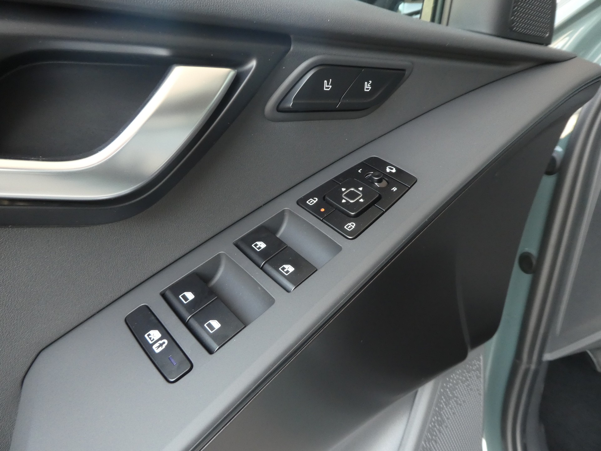 KIA Niro 1.6GDi Hybrid Style DCT-image-10