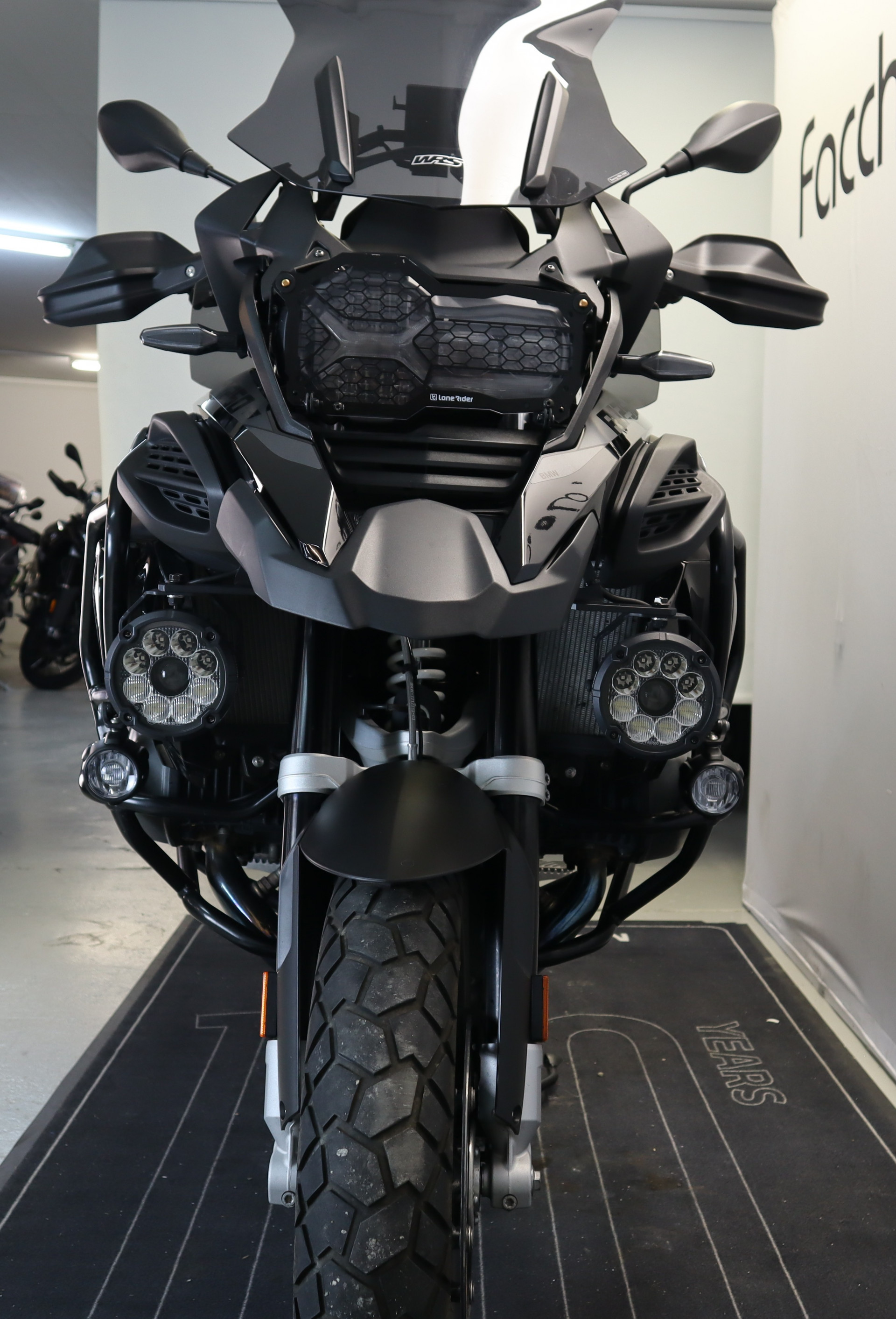 BMW R 1250 GS Adventure Triple Black-showroom-element-2