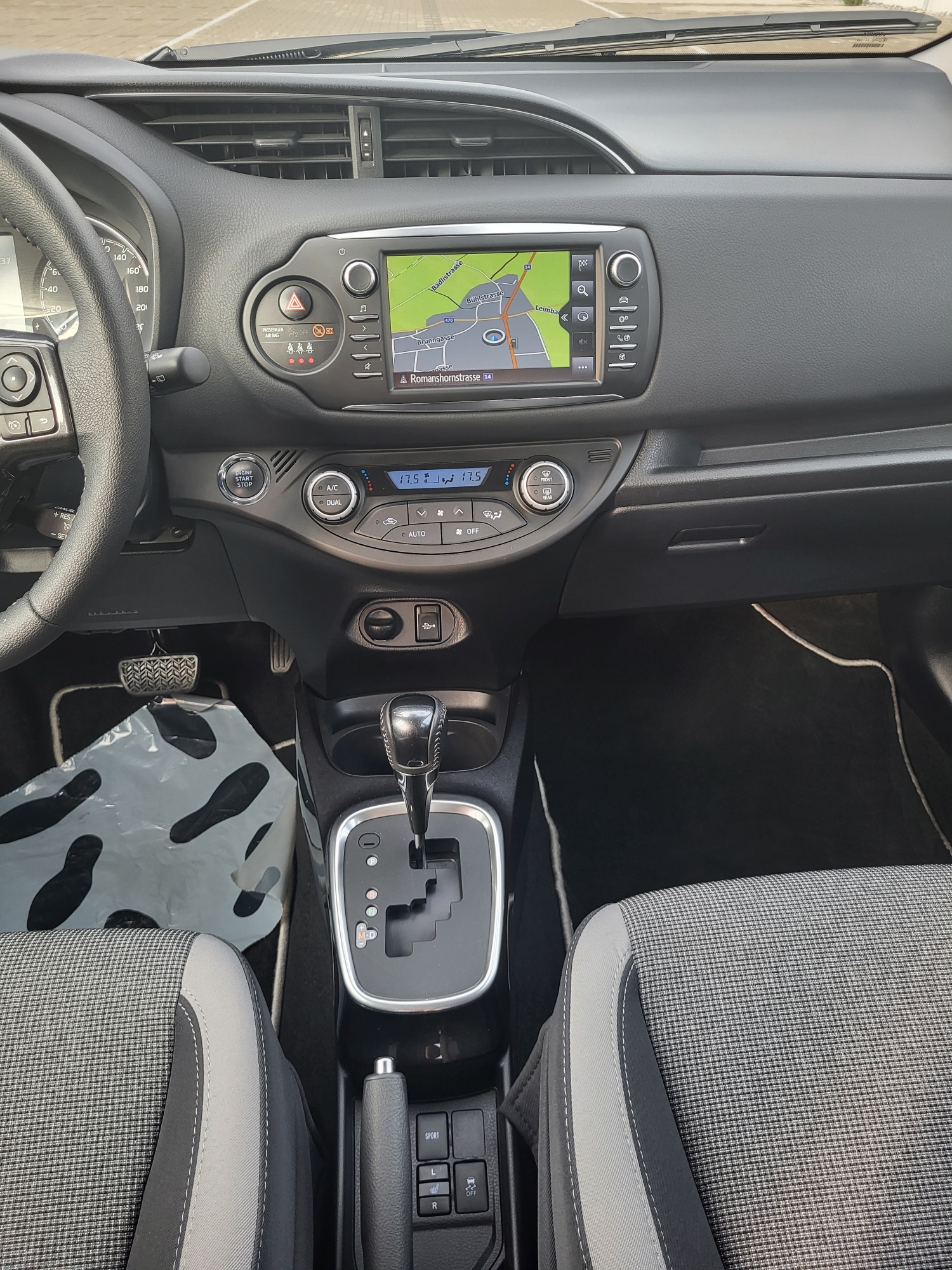 TOYOTA Yaris 1.5 Trend CVT-image-7