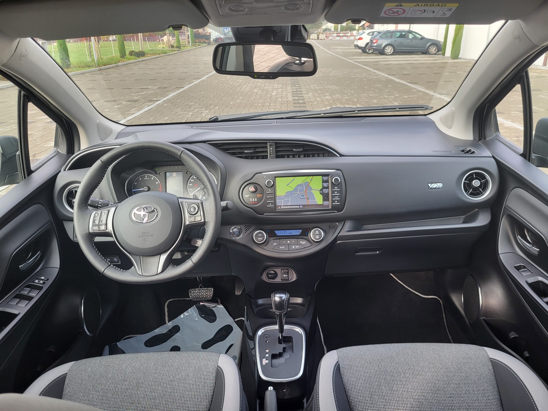 TOYOTA Yaris 1.5 Trend CVT-image-6