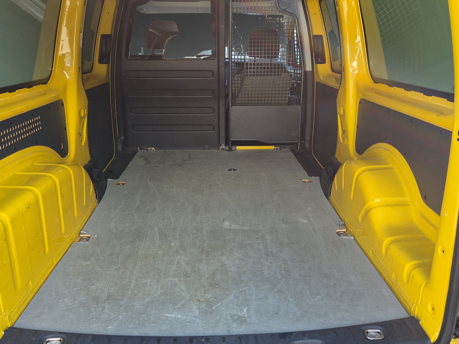 VW Caddy Maxi 2.0TDI 4Motion BlueMotion Technology-image-9