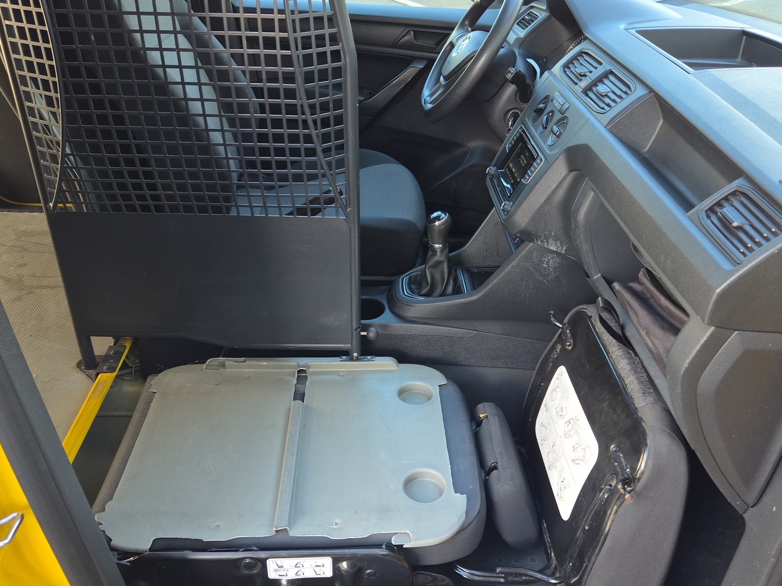 VW Caddy Maxi 2.0TDI 4Motion BlueMotion Technology-image-12