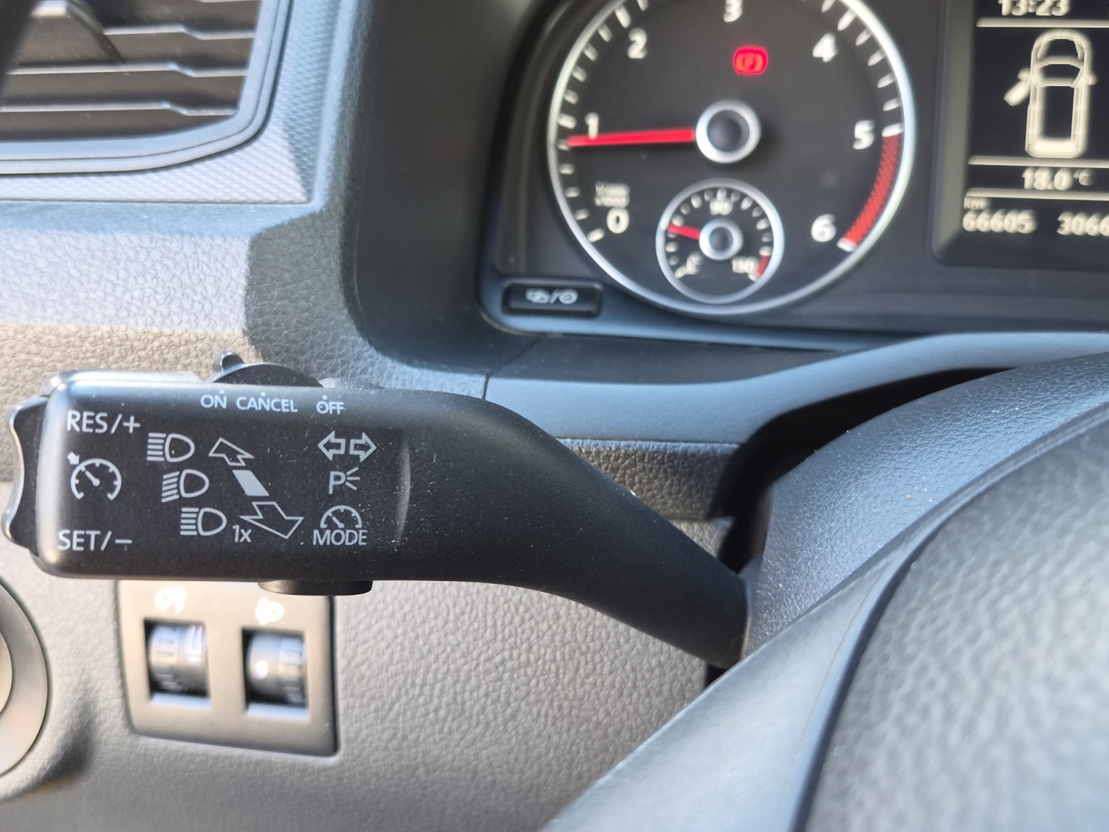 VW Caddy Maxi 2.0TDI 4Motion BlueMotion Technology-image-11