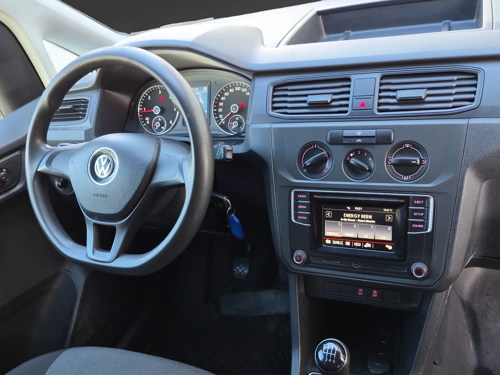 VW Caddy Maxi 2.0TDI 4Motion BlueMotion Technology-image-7