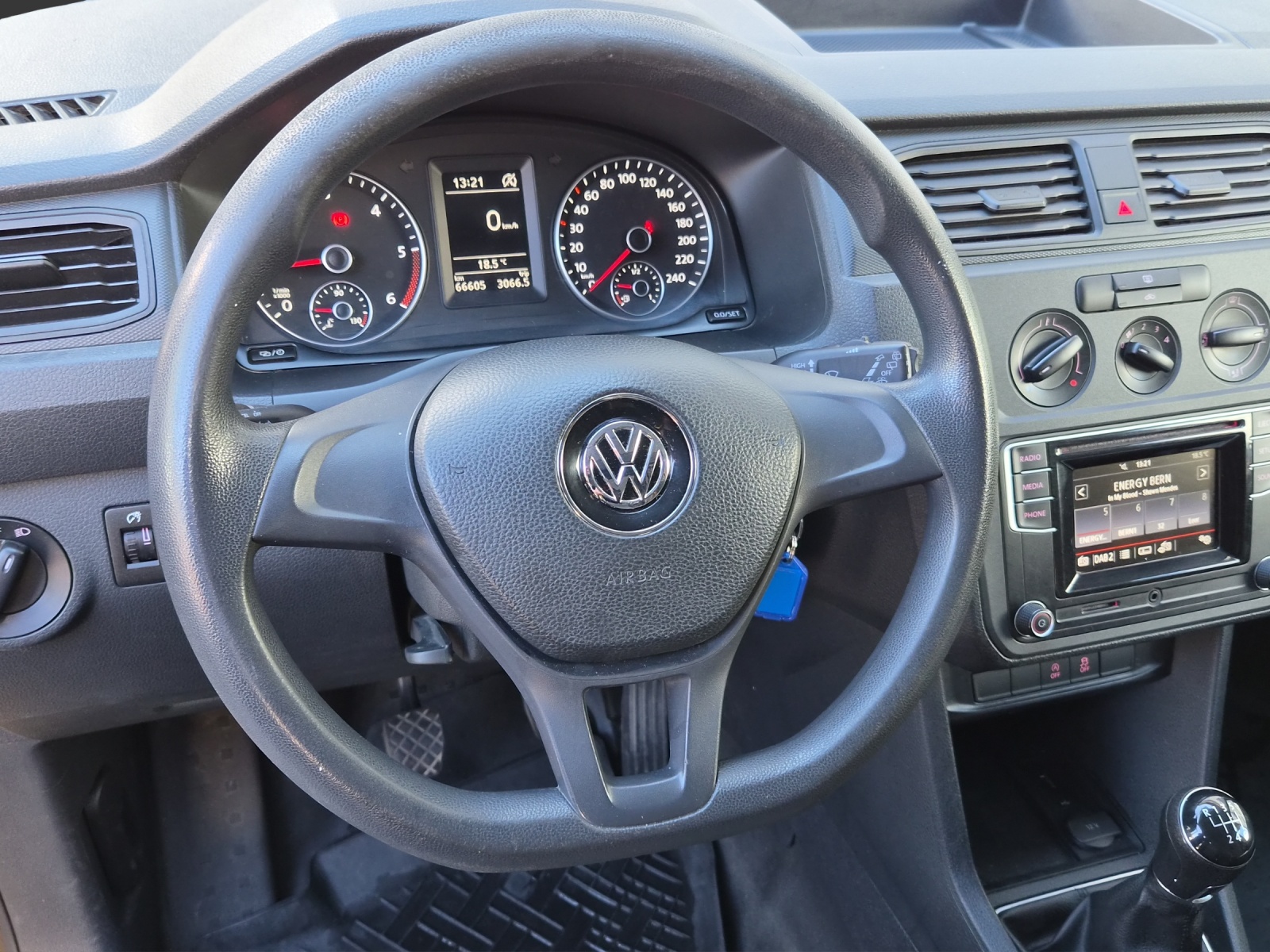 VW Caddy Maxi 2.0TDI 4Motion BlueMotion Technology-image-8