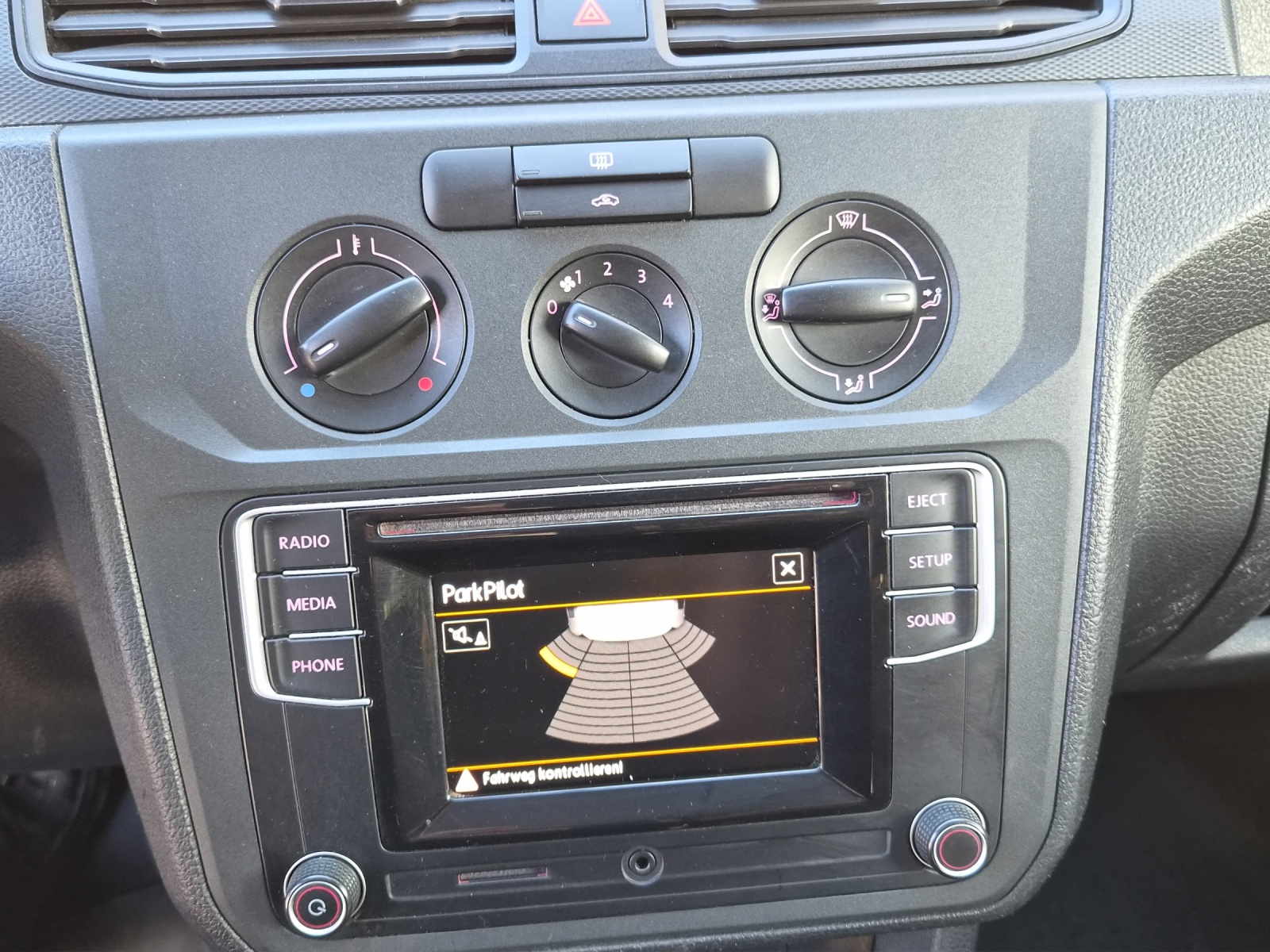 VW Caddy Maxi 2.0TDI 4Motion BlueMotion Technology-image-10