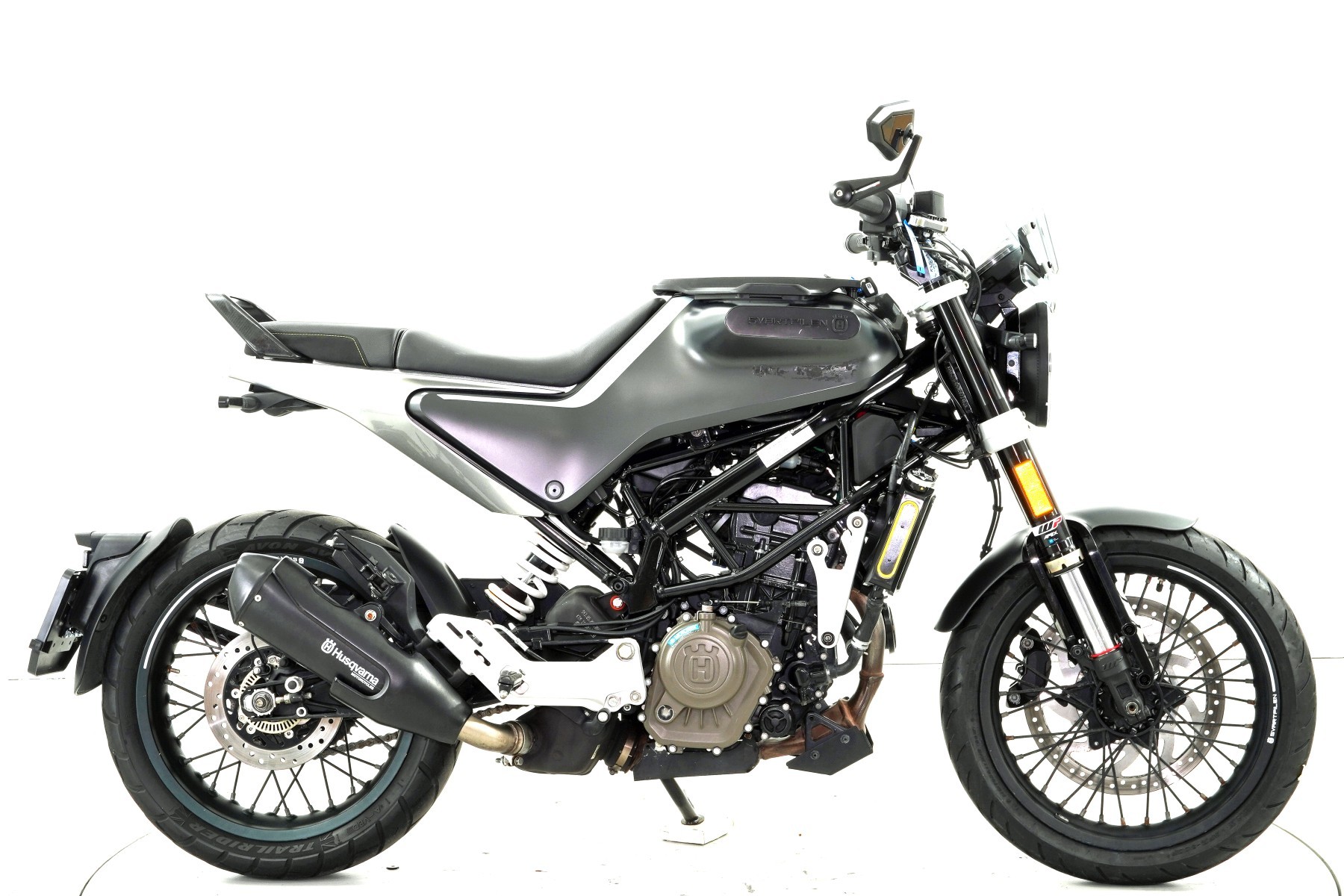 HUSQVARNA 125 Svartpilen ABS-showroom-element-3