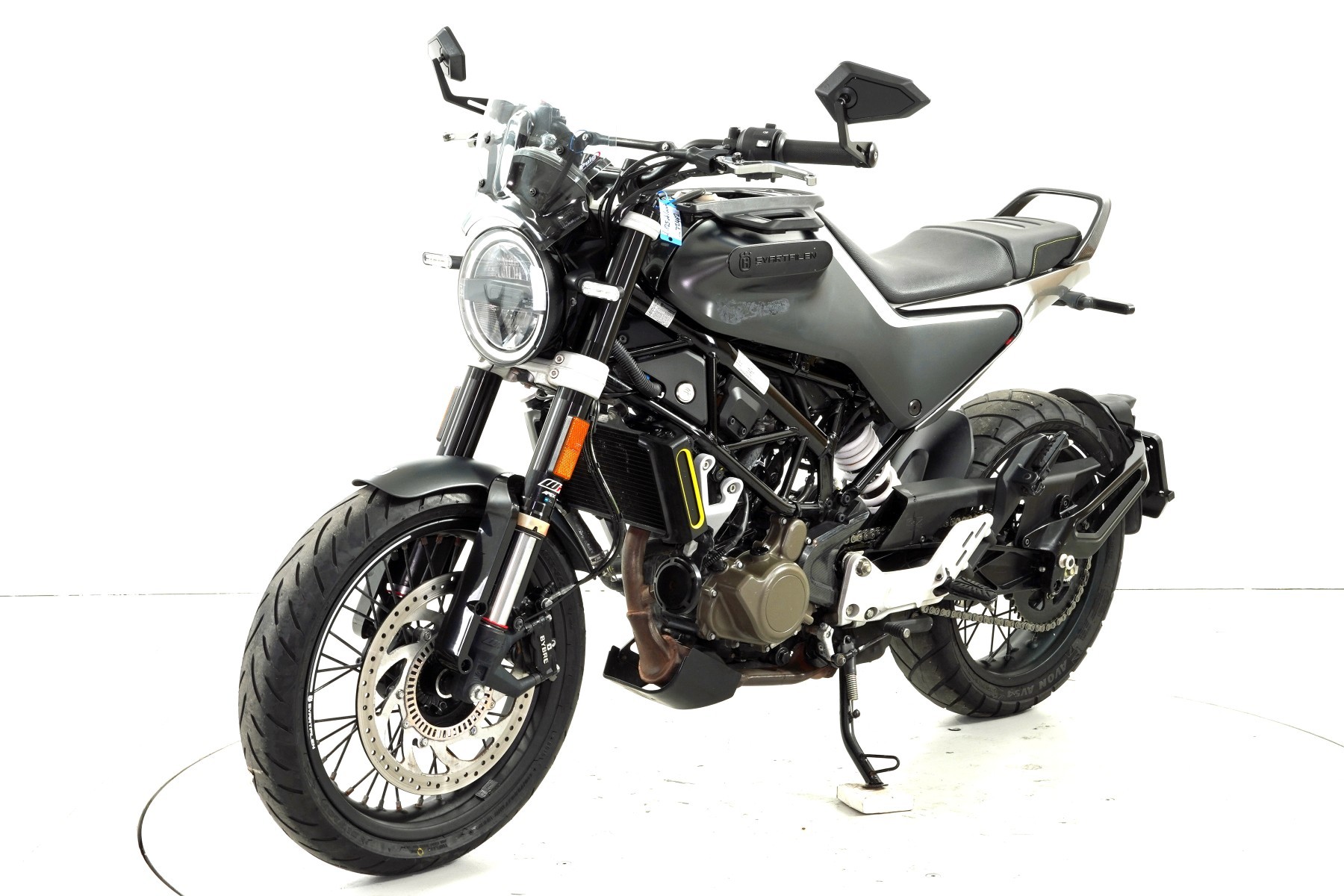 HUSQVARNA 125 Svartpilen ABS-showroom-element-2