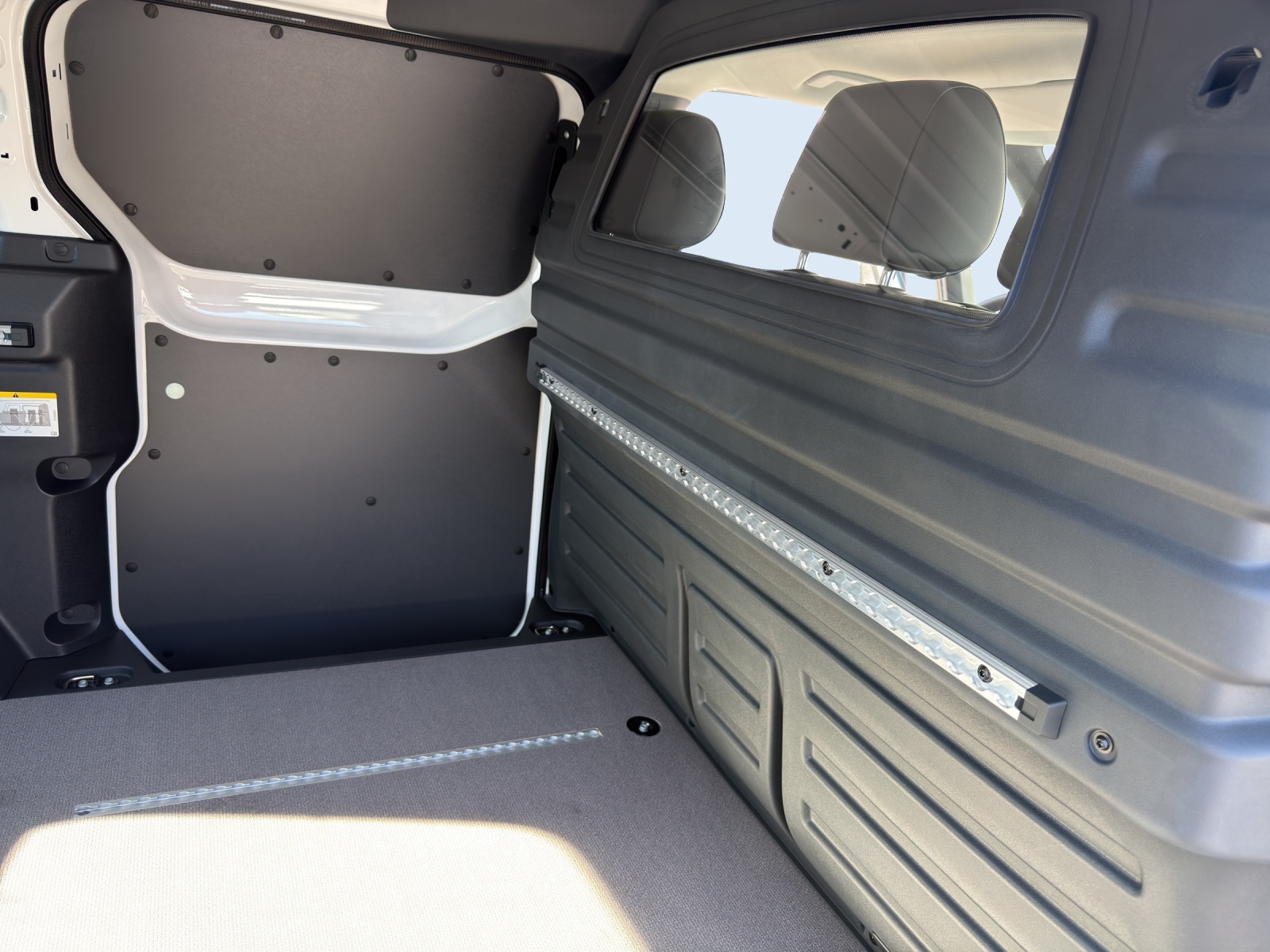 VW ID. Buzz Cargo Pro 4Motion-image-15