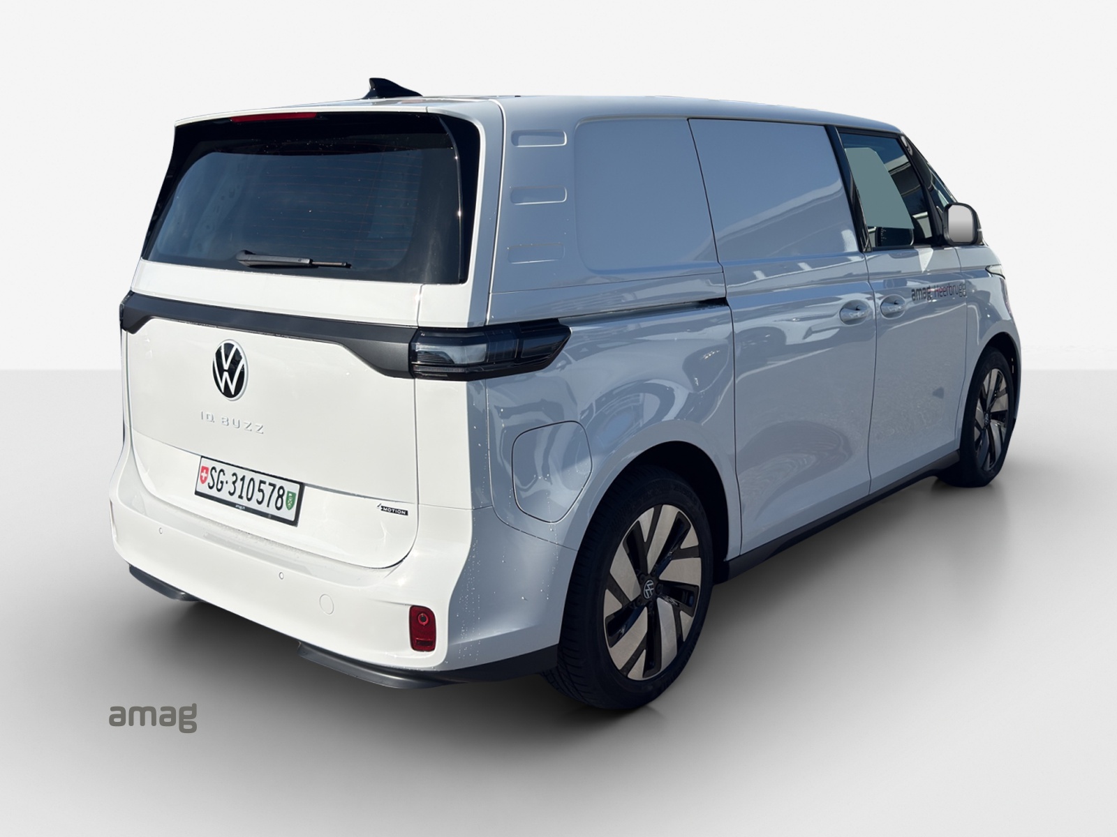 VW ID. Buzz Cargo Pro 4Motion-image-4