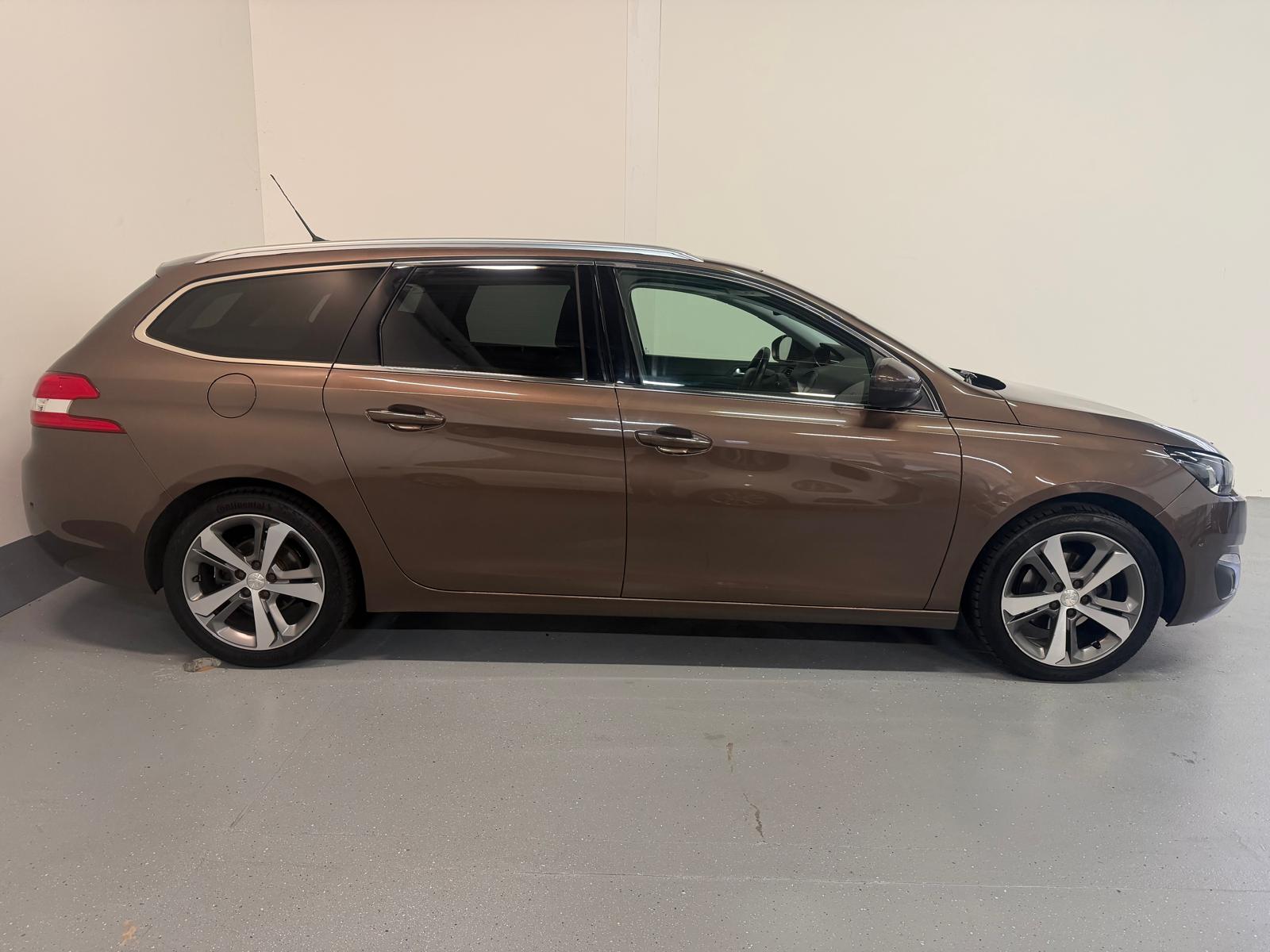 PEUGEOT 308 SW 1.2 THP Féline Automatic-image-6