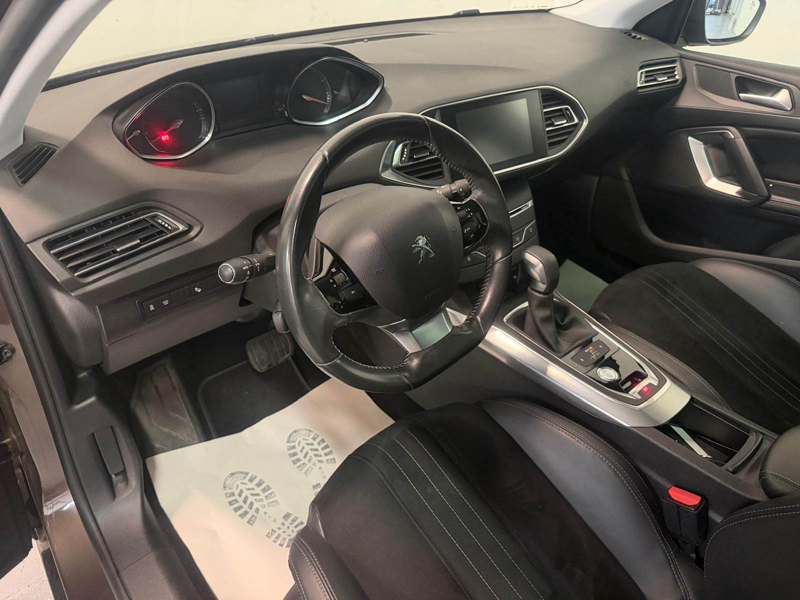 PEUGEOT 308 SW 1.2 THP Féline Automatic-image-16