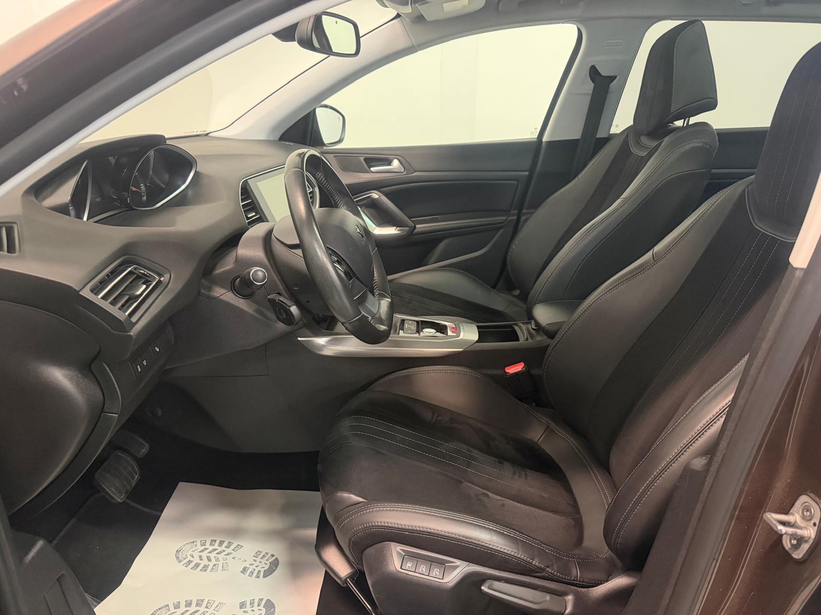 PEUGEOT 308 SW 1.2 THP Féline Automatic-image-17