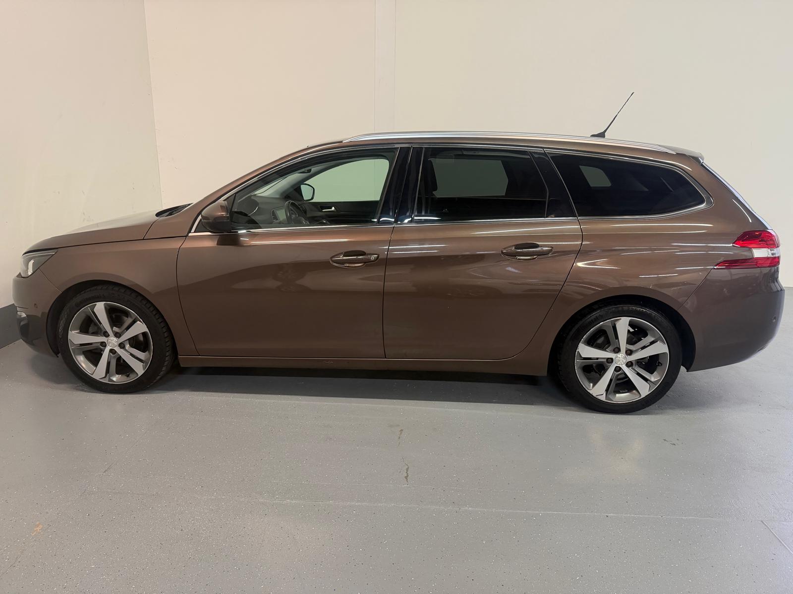 PEUGEOT 308 SW 1.2 THP Féline Automatic-image-7