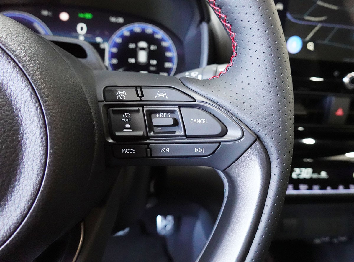 TOYOTA Yaris Cross 1.5 GR Sport e-CVT 360° Kamera-image-18