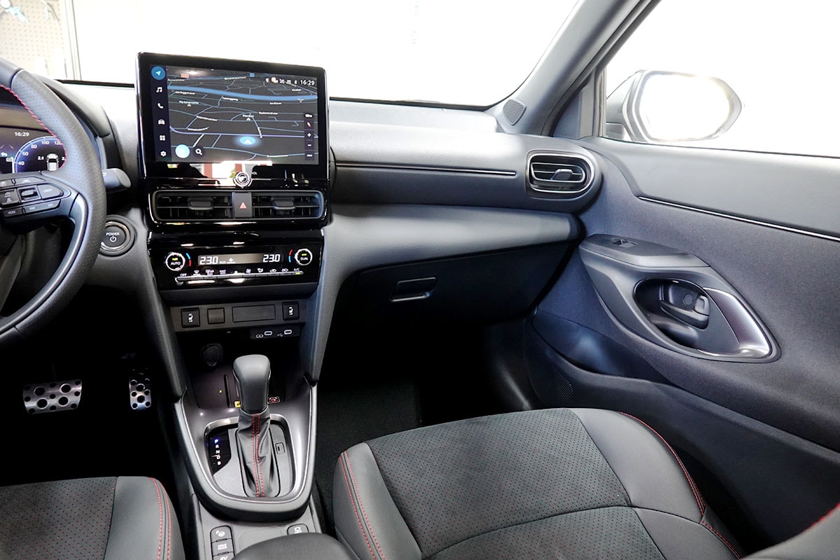 TOYOTA Yaris Cross 1.5 GR Sport e-CVT 360° Kamera-image-10