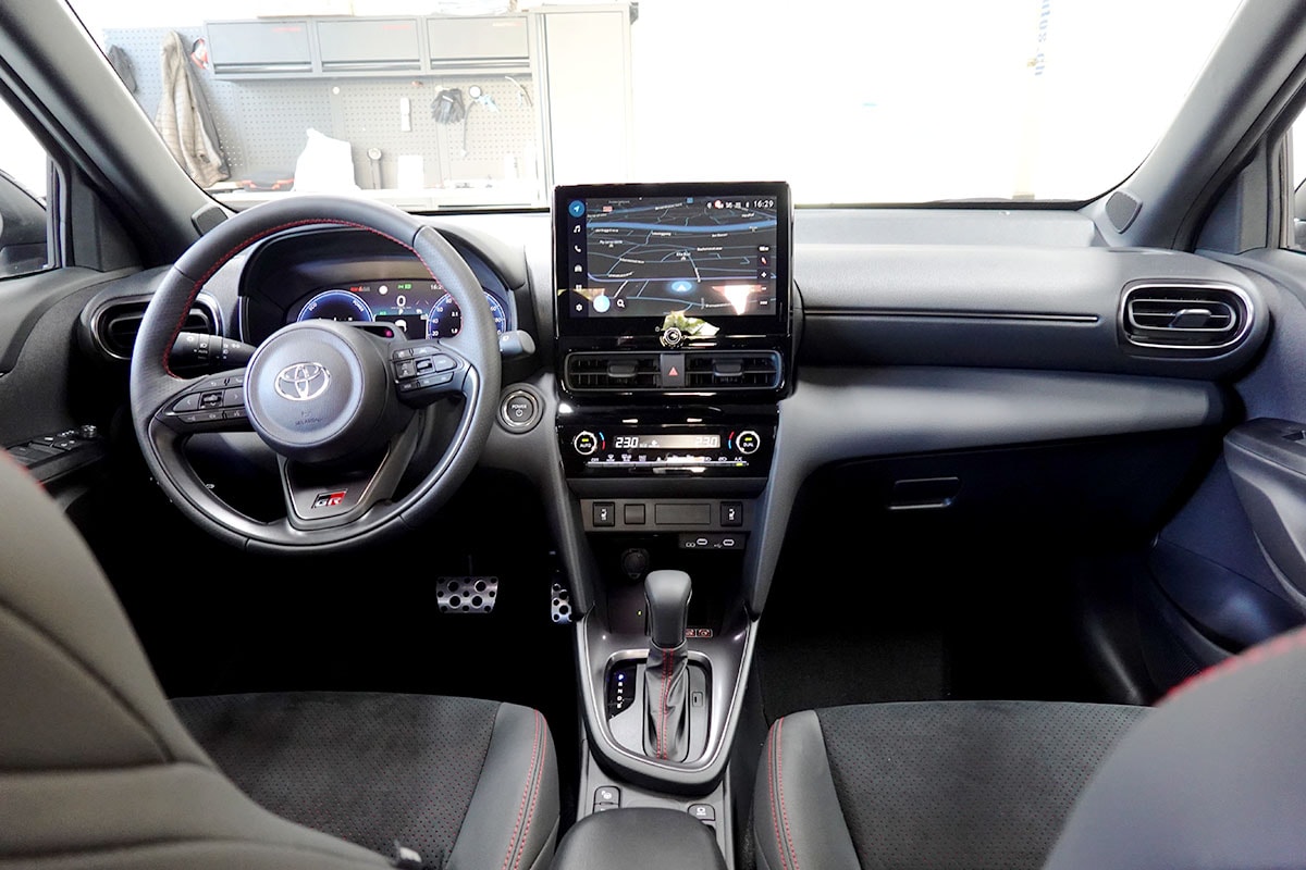 TOYOTA Yaris Cross 1.5 GR Sport e-CVT 360° Kamera-image-8