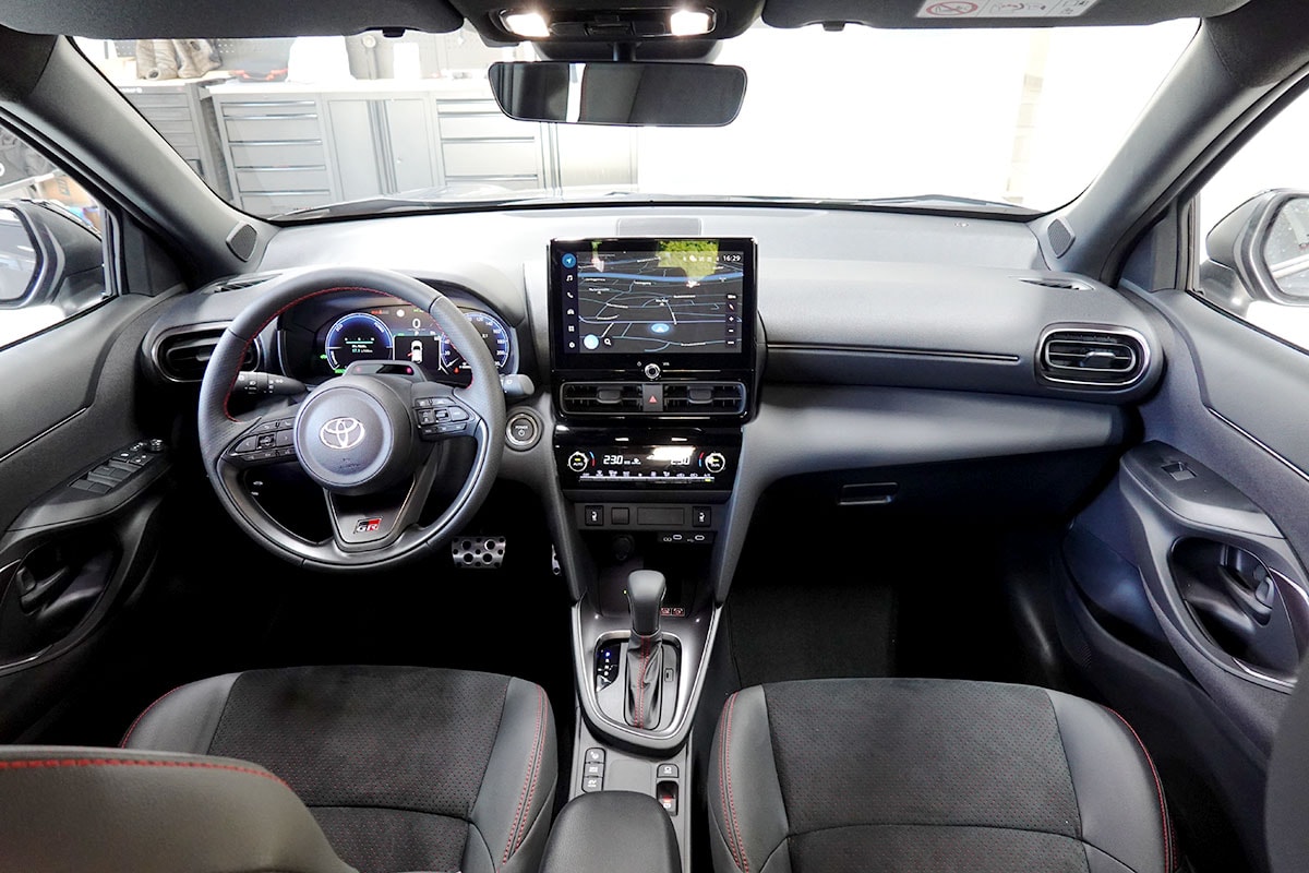 TOYOTA Yaris Cross 1.5 GR Sport e-CVT 360° Kamera-image-9