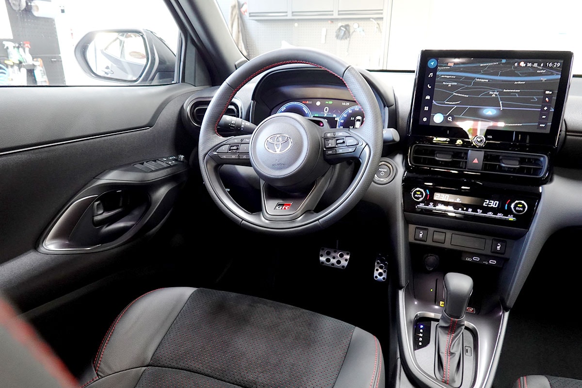 TOYOTA Yaris Cross 1.5 GR Sport e-CVT 360° Kamera-image-7