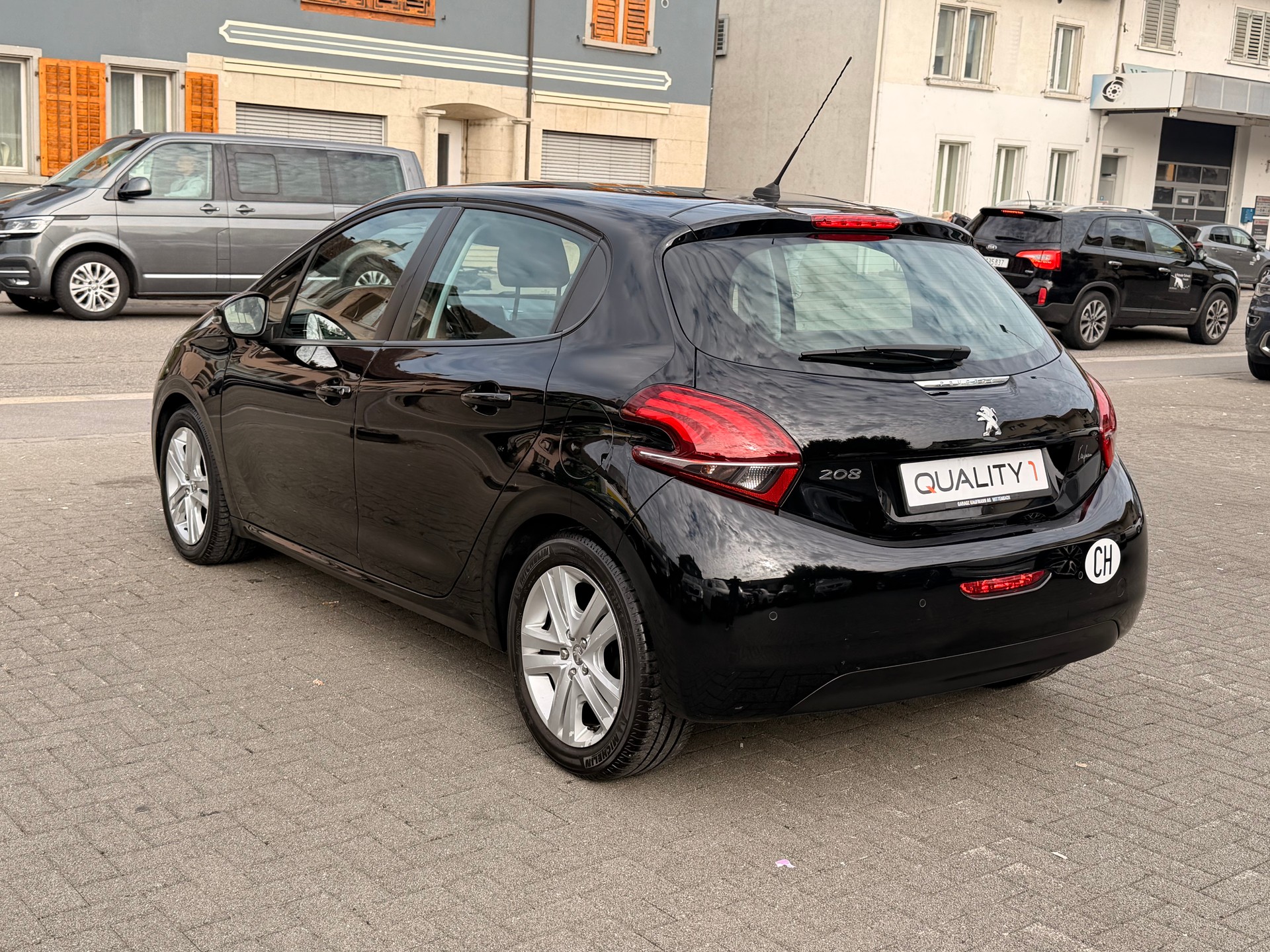 PEUGEOT 208 1.2 PureTech Active-image-3