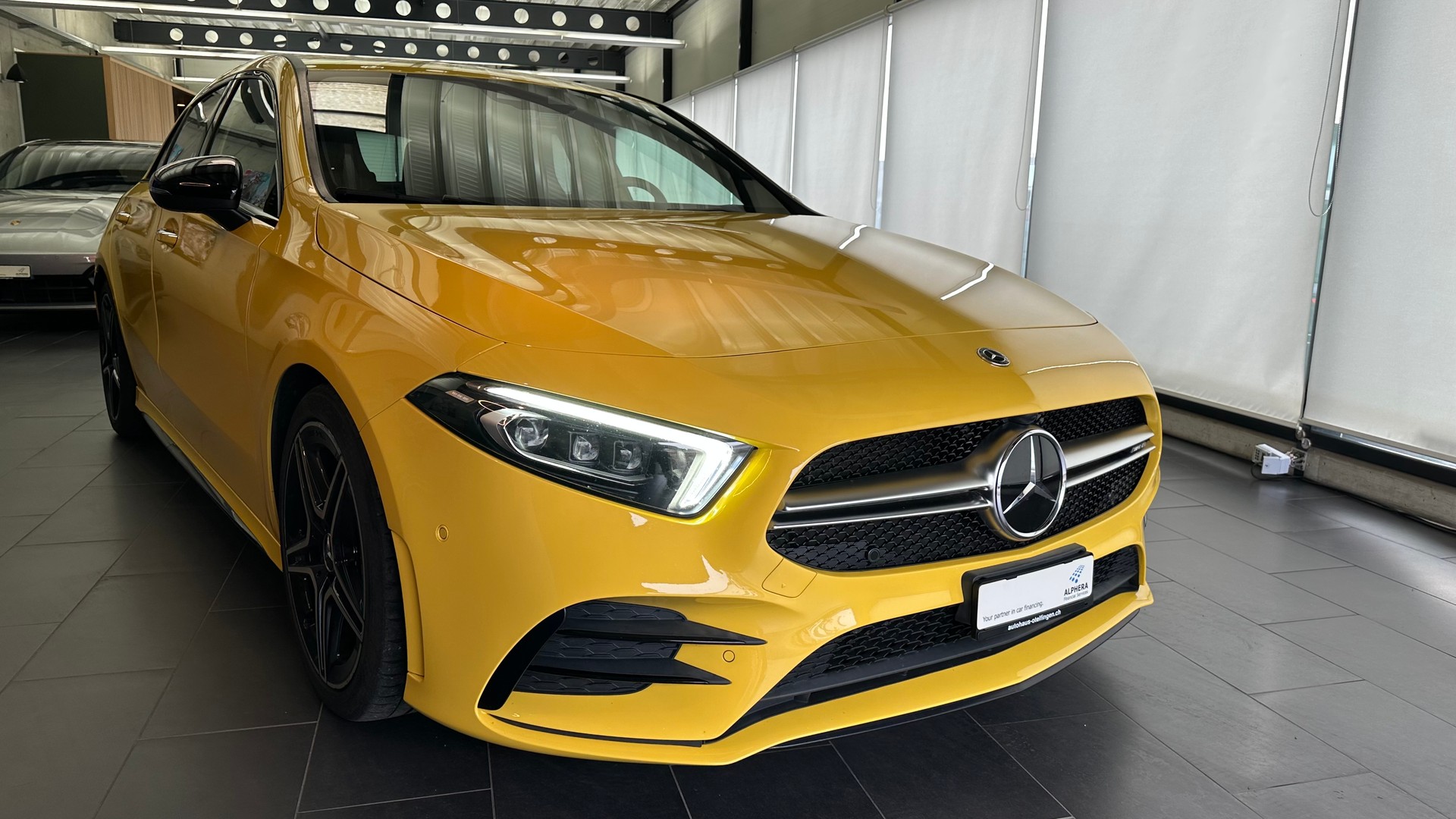 MERCEDES-BENZ A 35 AMG 4matic-image-2