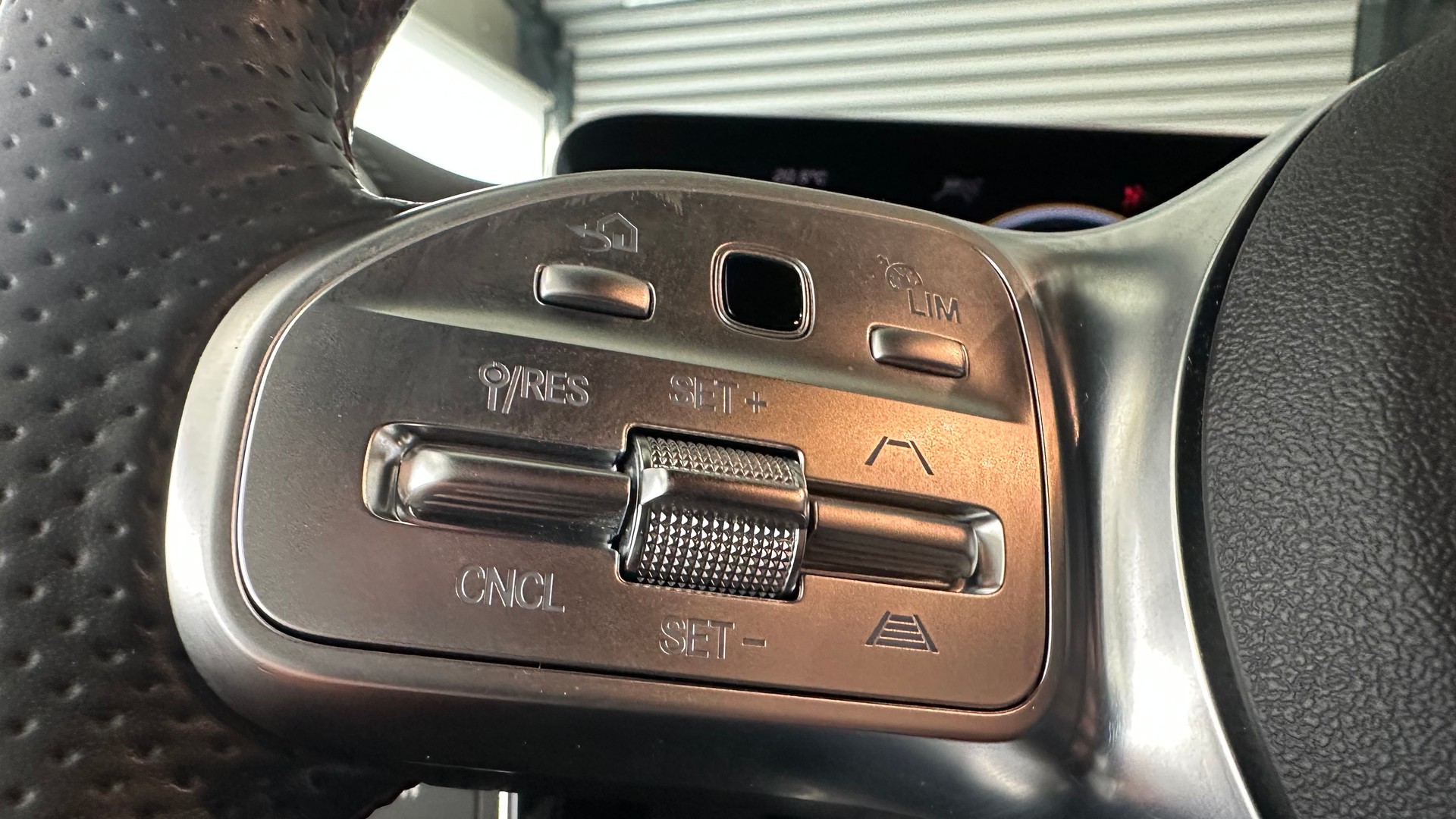 MERCEDES-BENZ A 35 AMG 4matic-image-14
