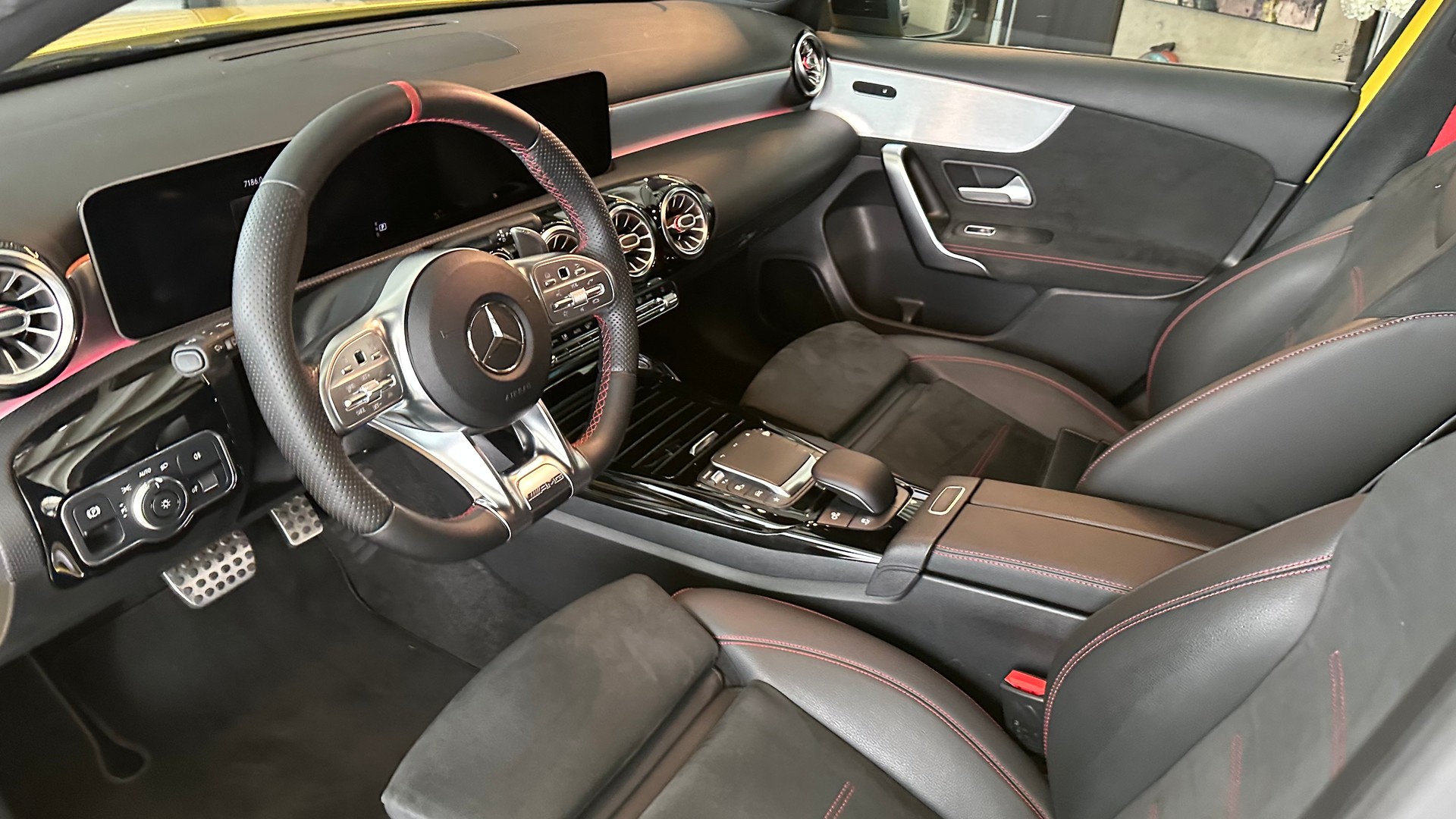 MERCEDES-BENZ A 35 AMG 4matic-image-9