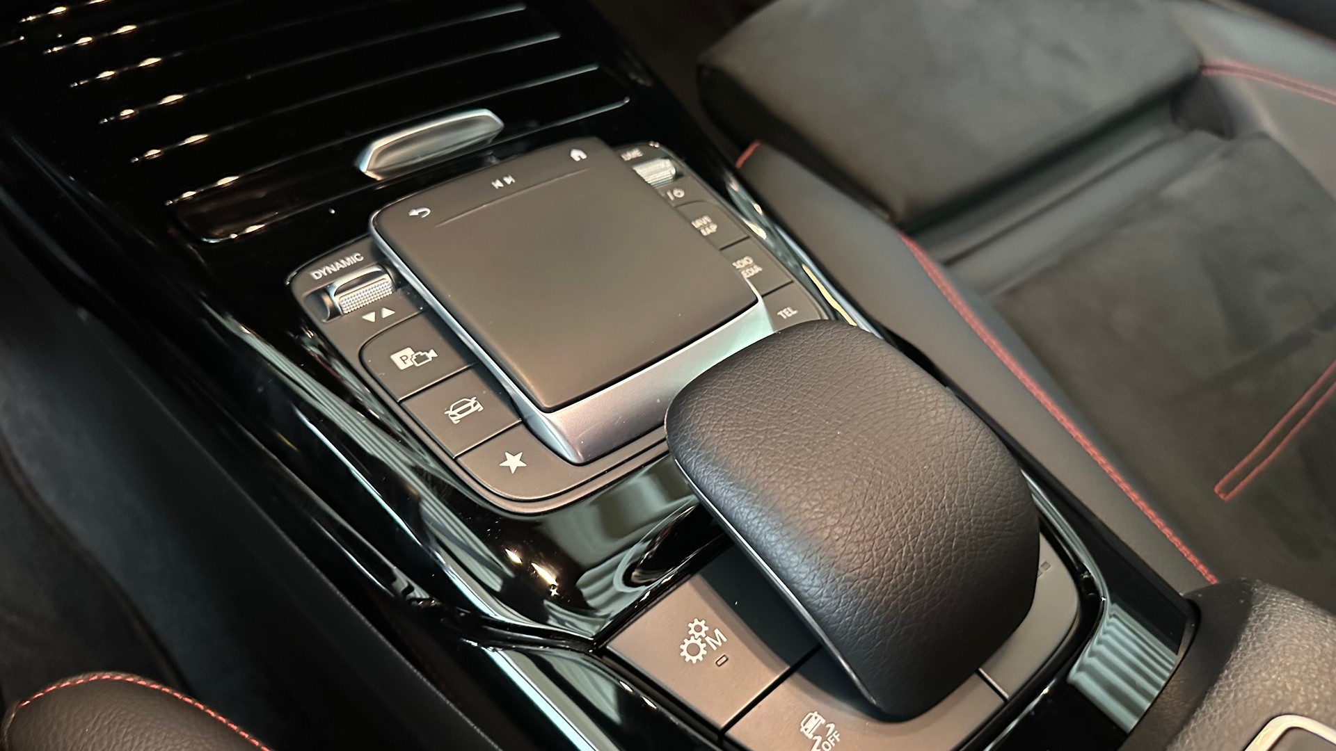 MERCEDES-BENZ A 35 AMG 4matic-image-13