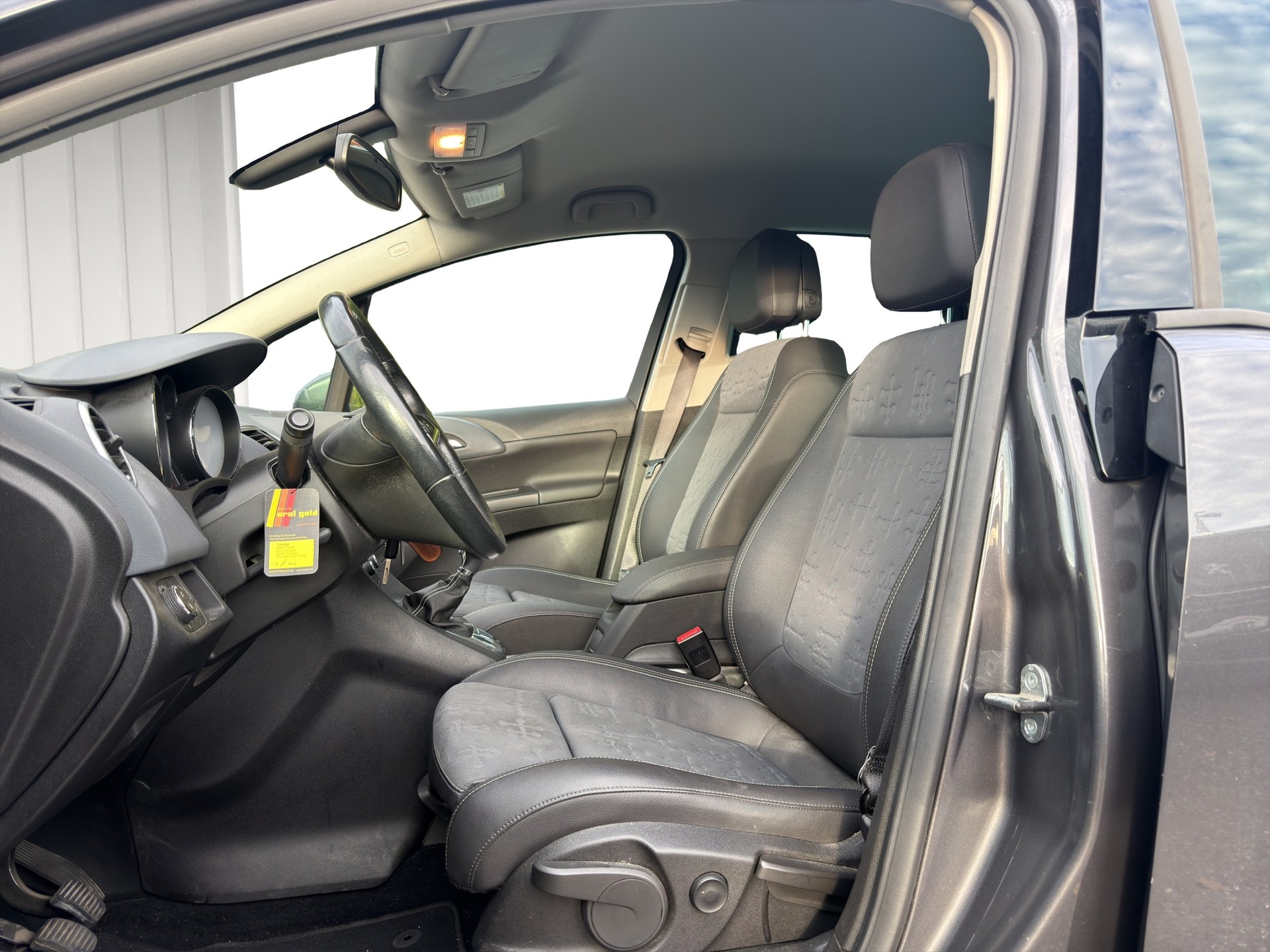 OPEL Meriva 1.4 Turbo Anniversary Edition-image-8