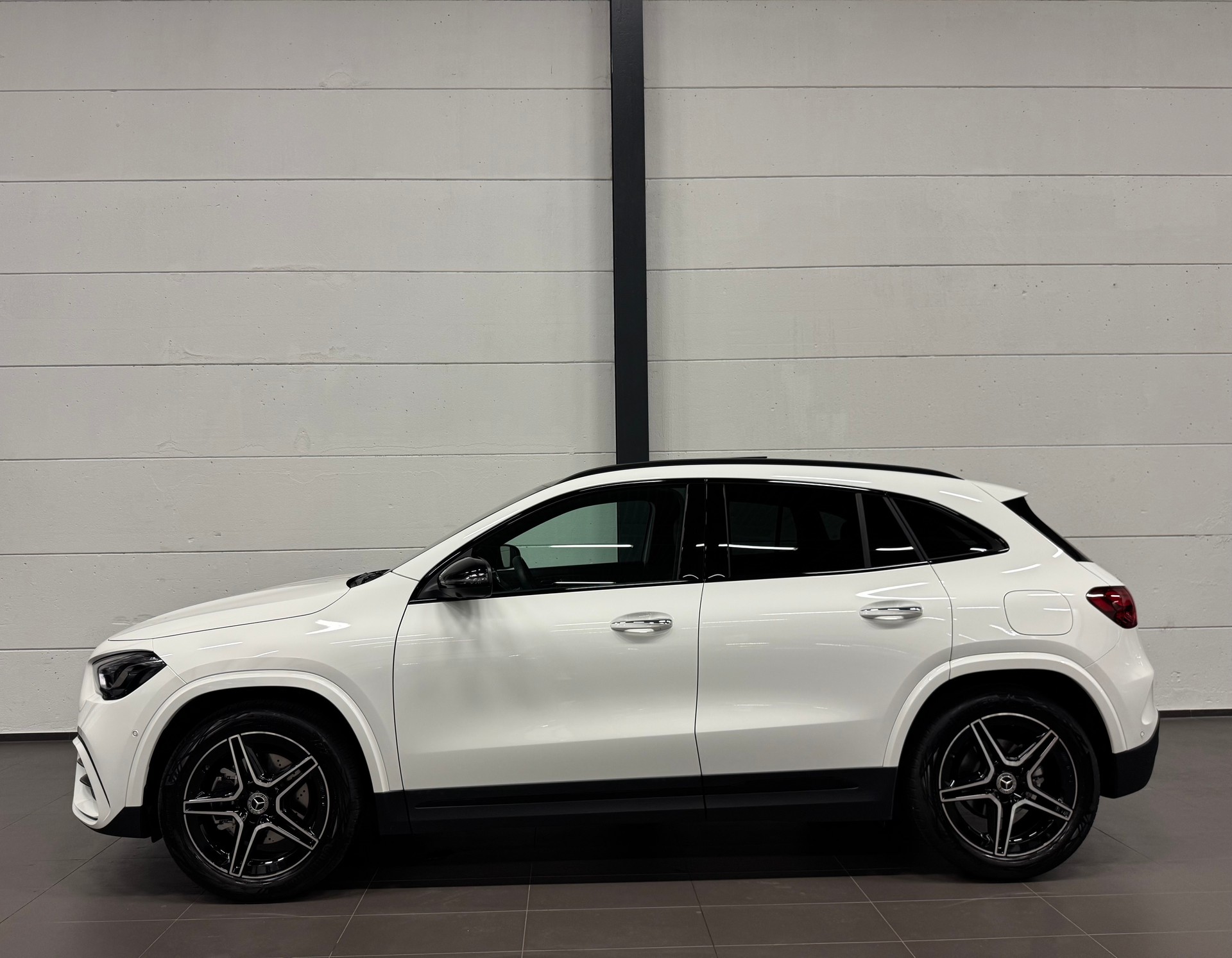 MERCEDES-BENZ GLA 200 7G-DCT AMG LINE-image-9
