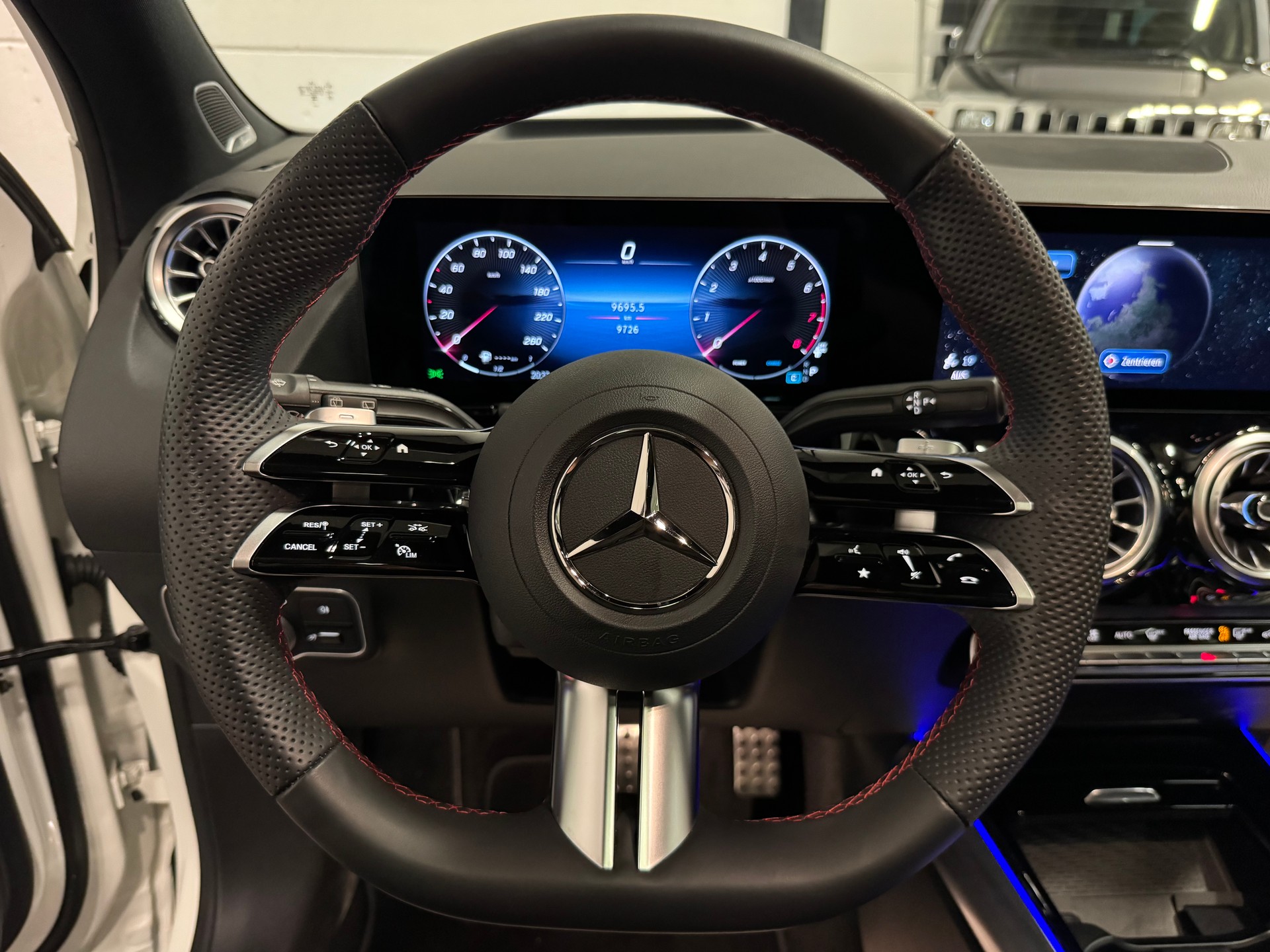 MERCEDES-BENZ GLA 200 7G-DCT AMG LINE-image-24
