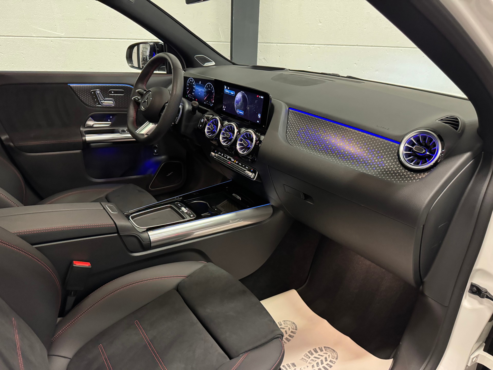 MERCEDES-BENZ GLA 200 7G-DCT AMG LINE-image-20