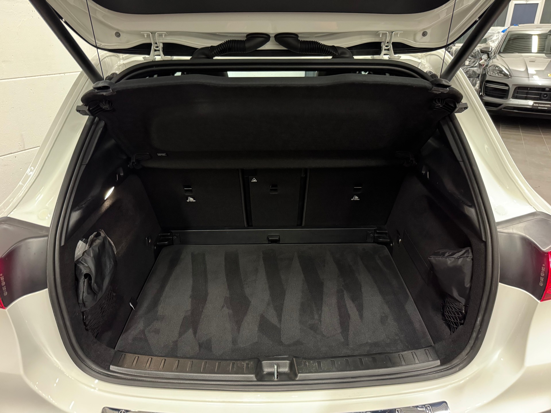 MERCEDES-BENZ GLA 200 7G-DCT AMG LINE-image-23