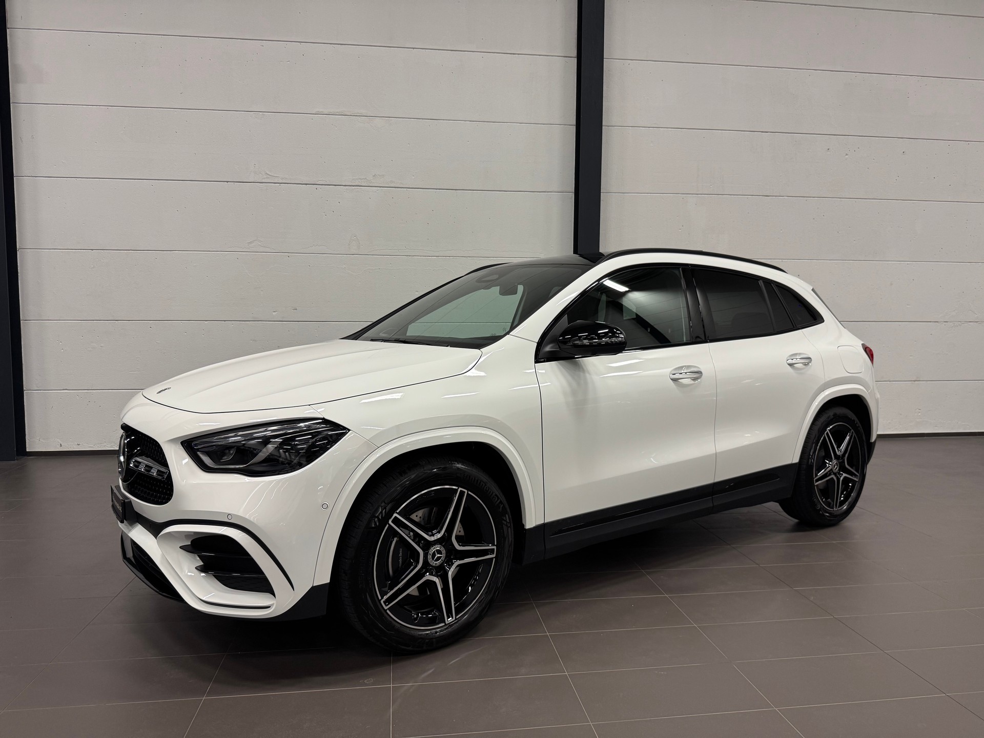 MERCEDES-BENZ GLA 200 7G-DCT AMG LINE-image-2